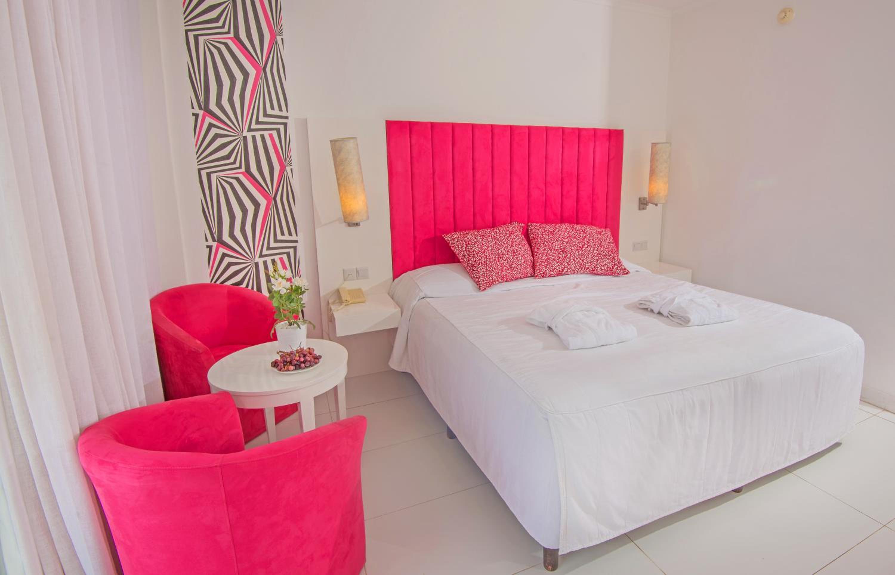 Standard Double or Twin Room - Photo 1