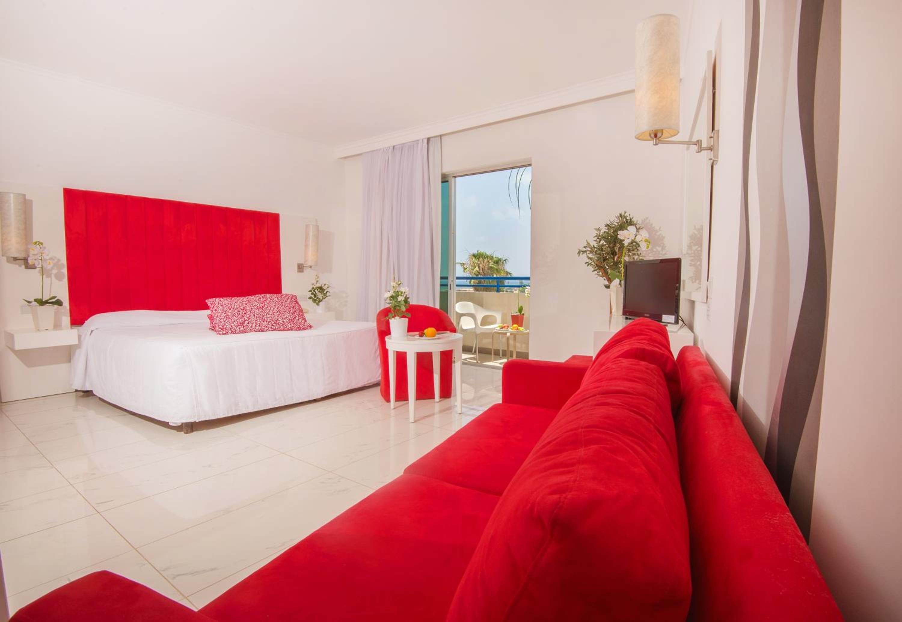 Standard Double or Twin Room with Sea View - Photo 3