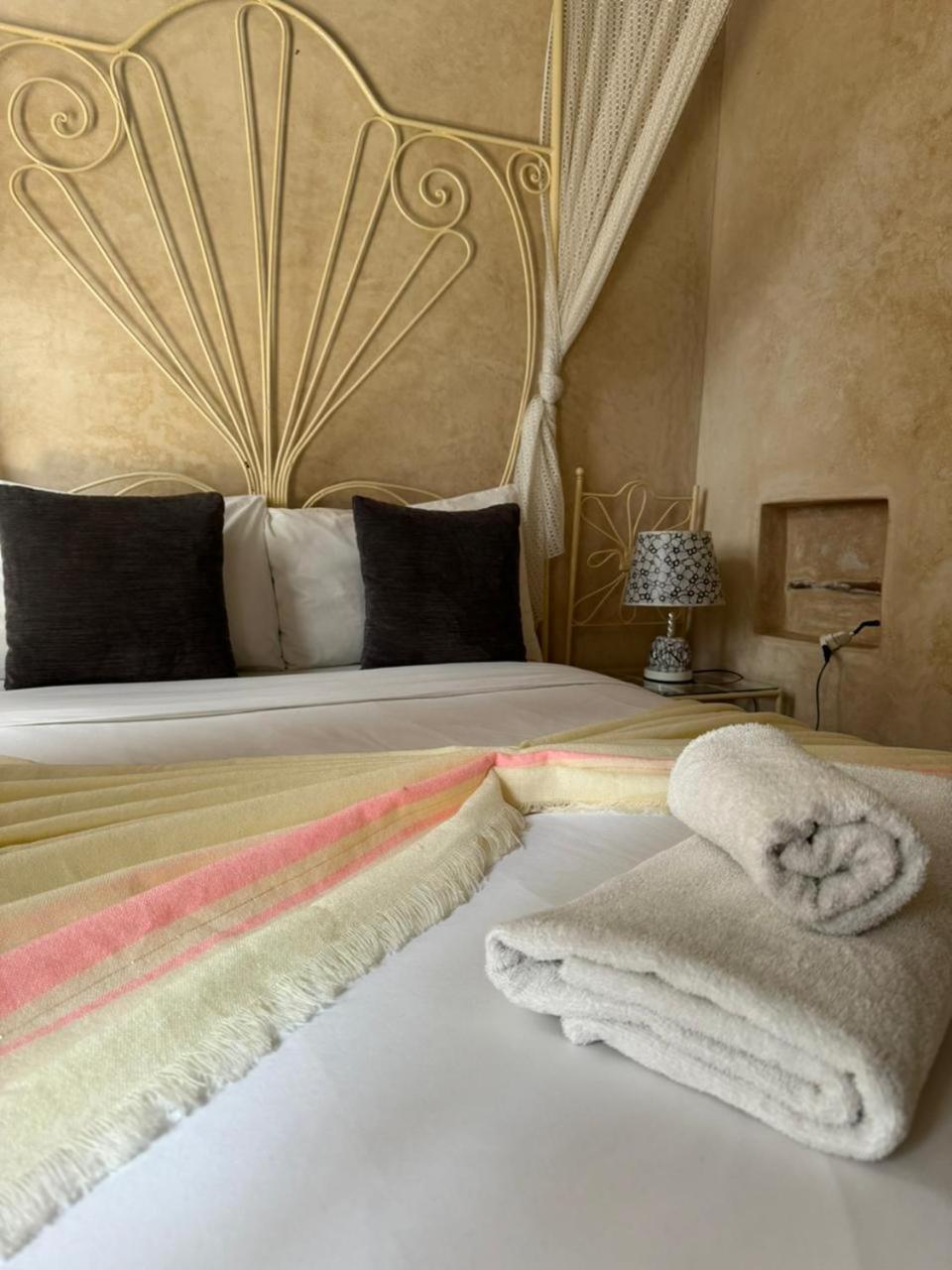 Double Room - Photo 7