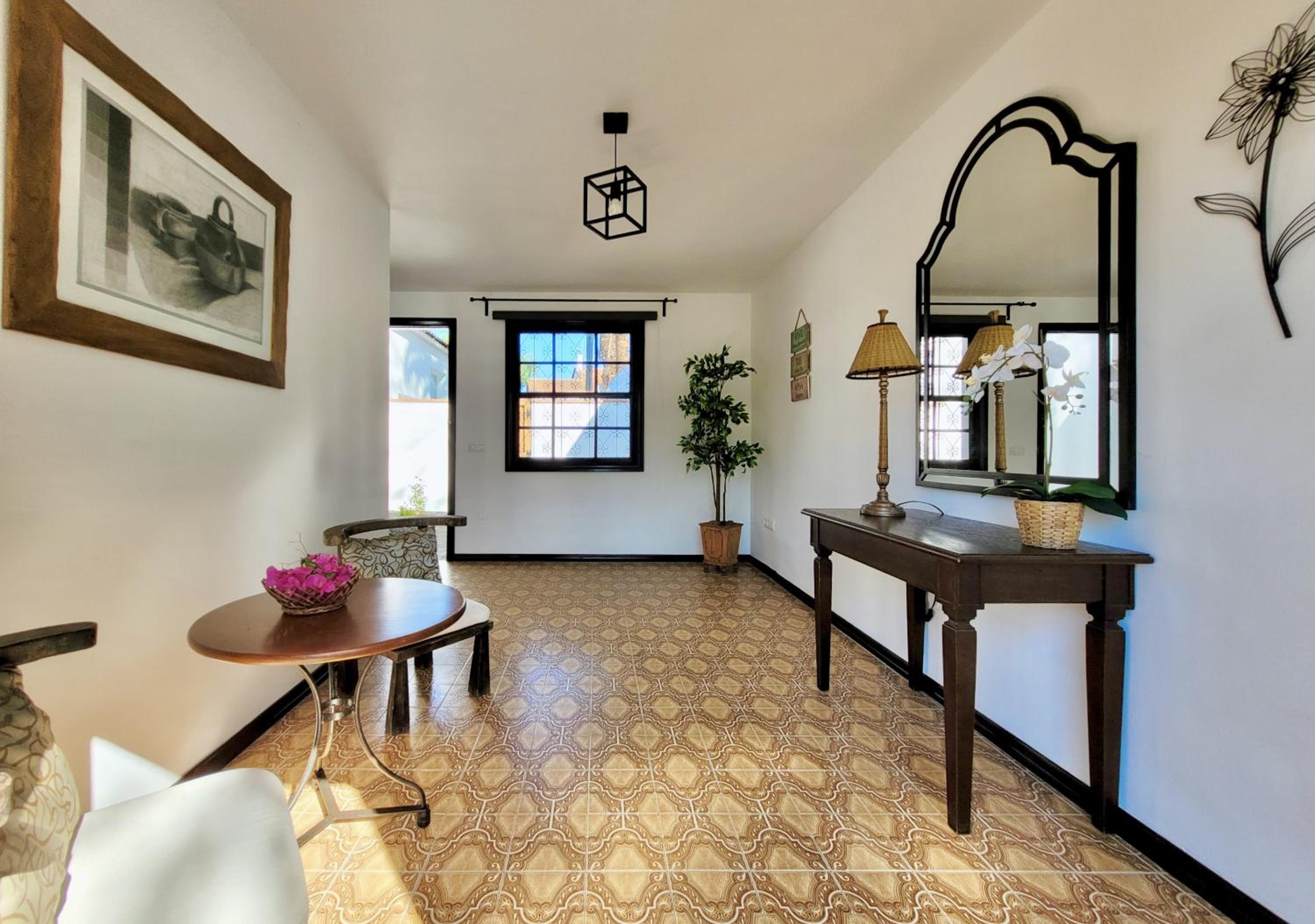 One-Bedroom House photo 3