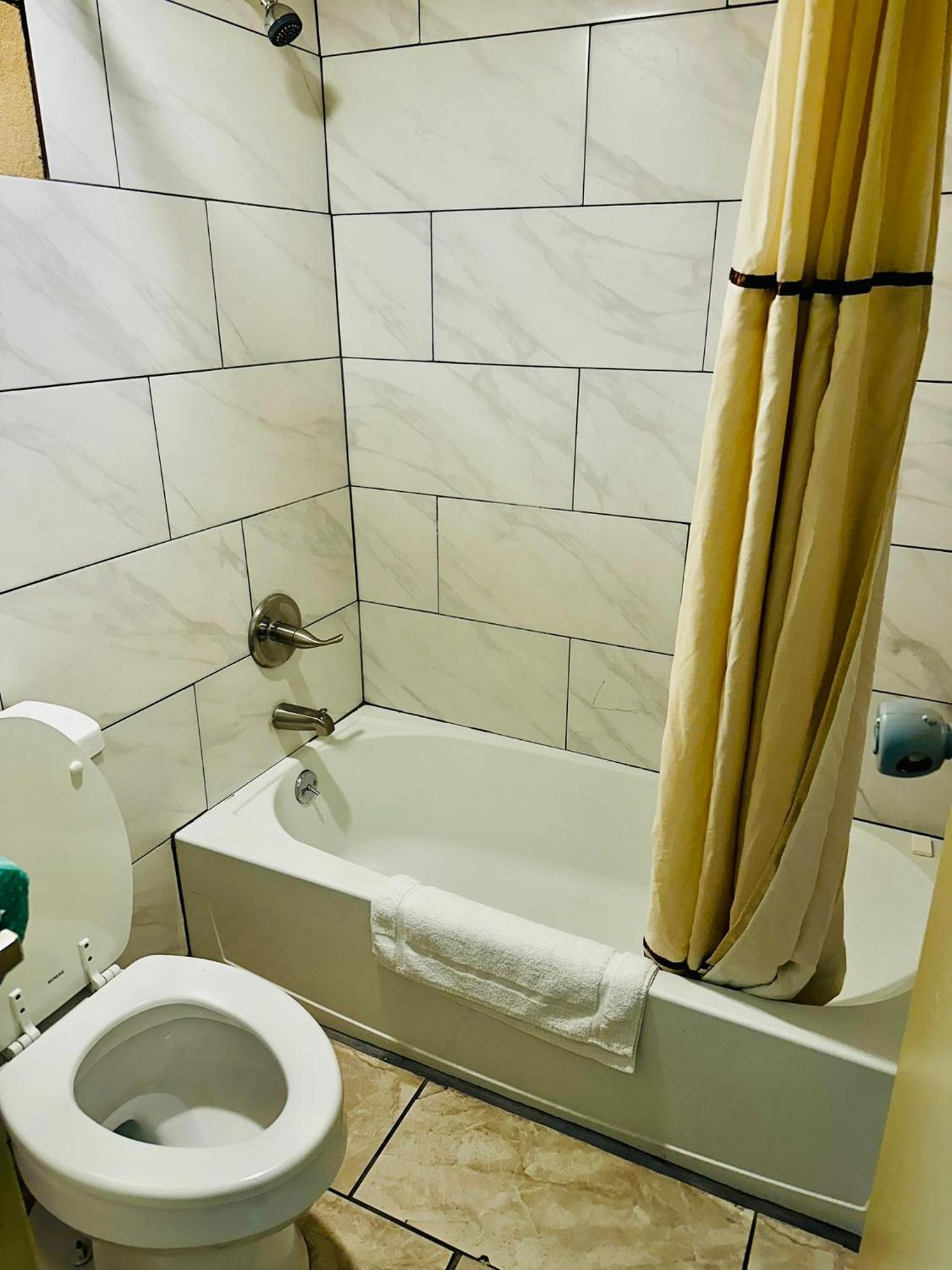 Double Room with Two Double Beds - Non-Smoking photo 3