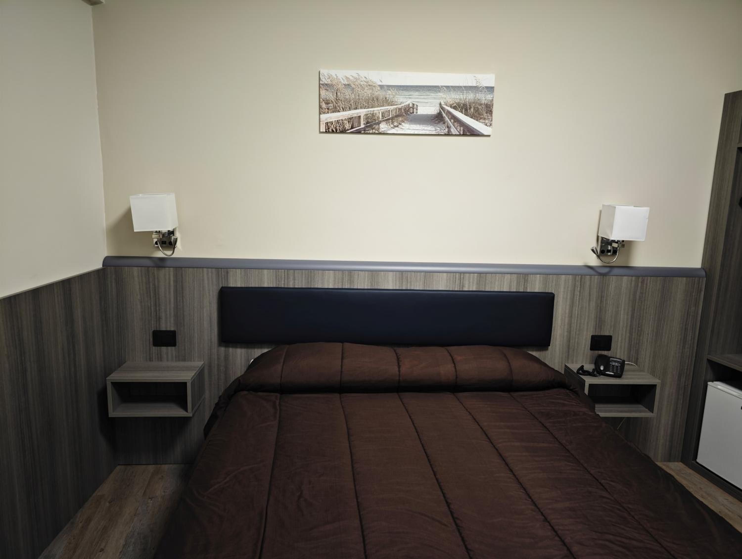 Deluxe Room - Photo 6