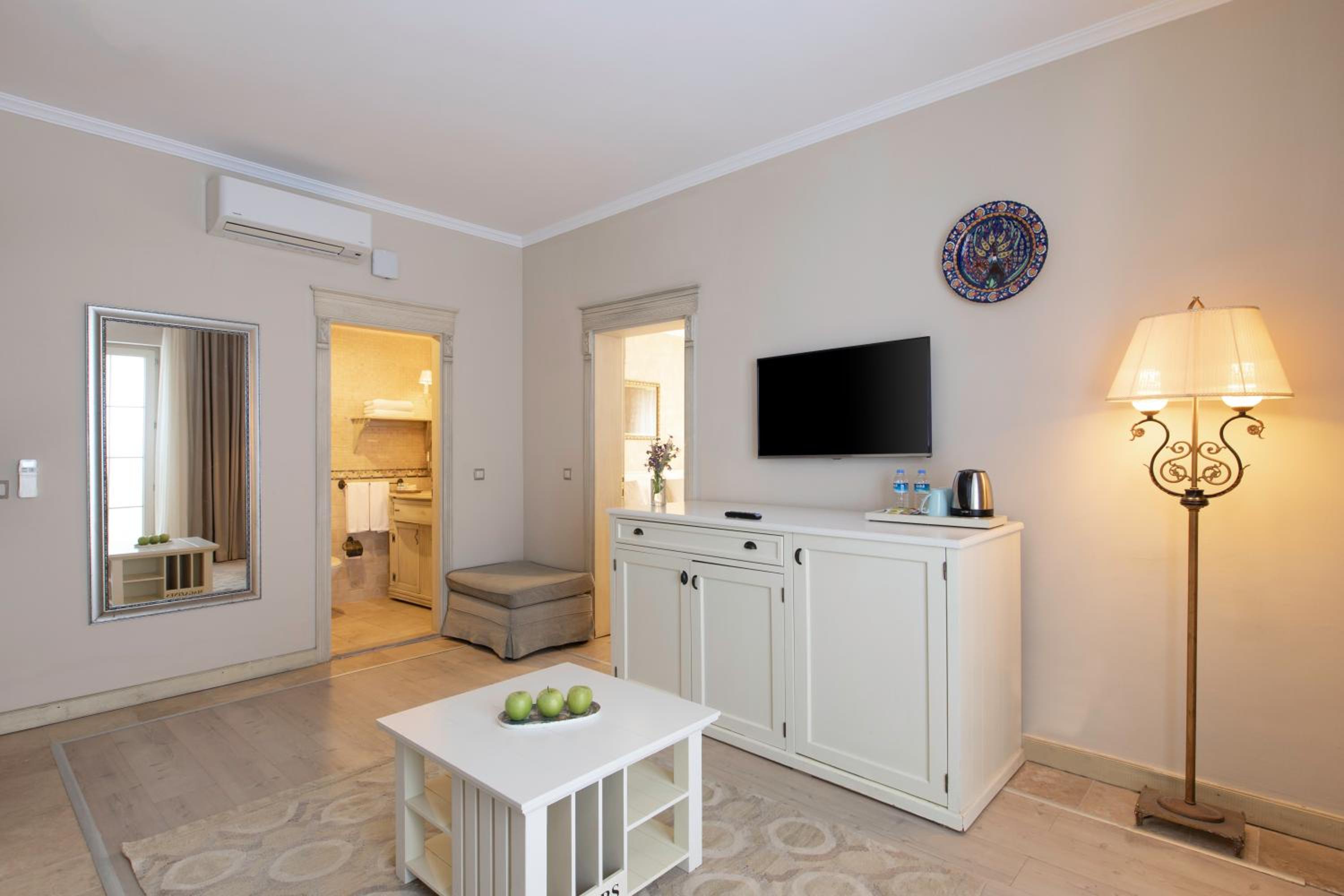 Suite with Garden View photo 1
