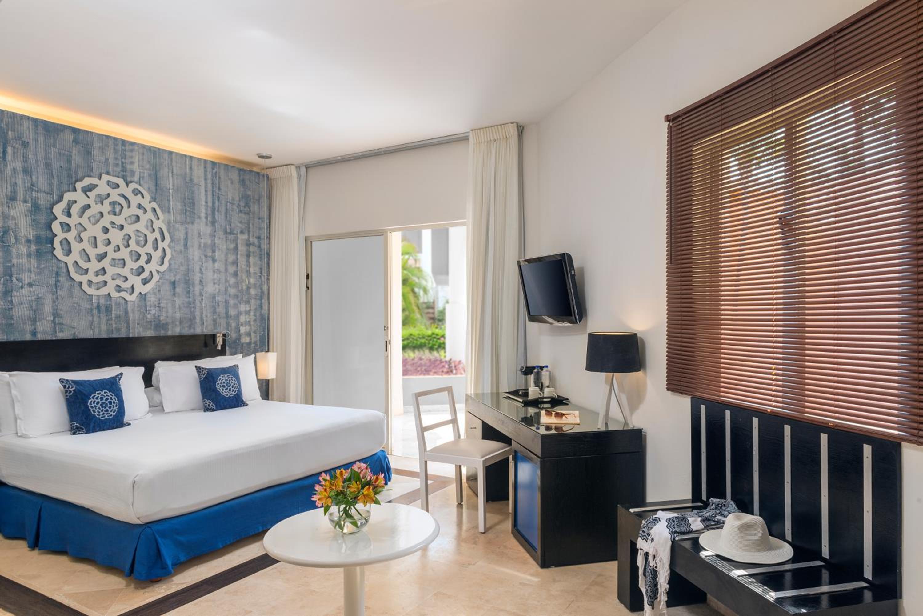 Deluxe Room - Photo 1