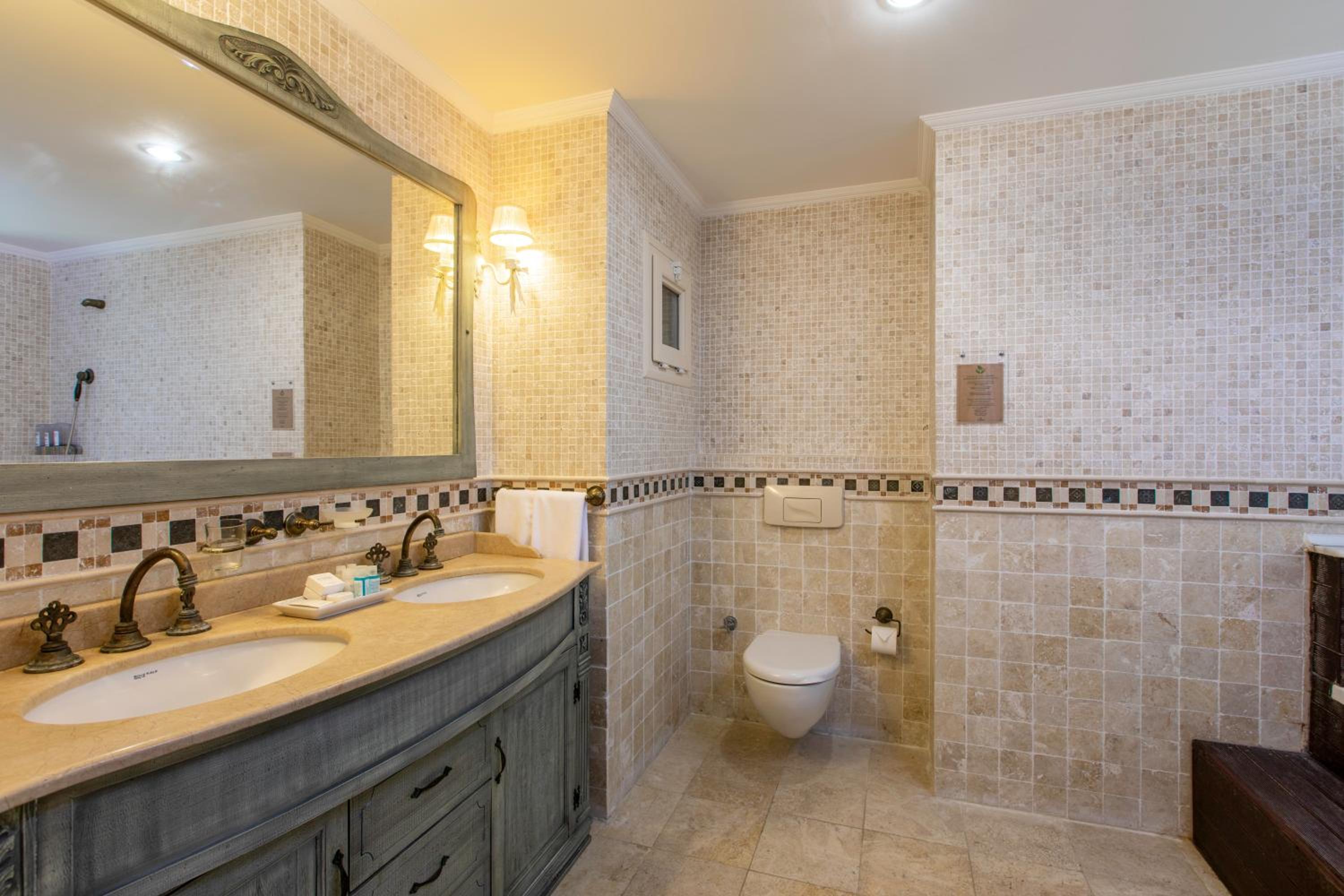 King Suite photo 2