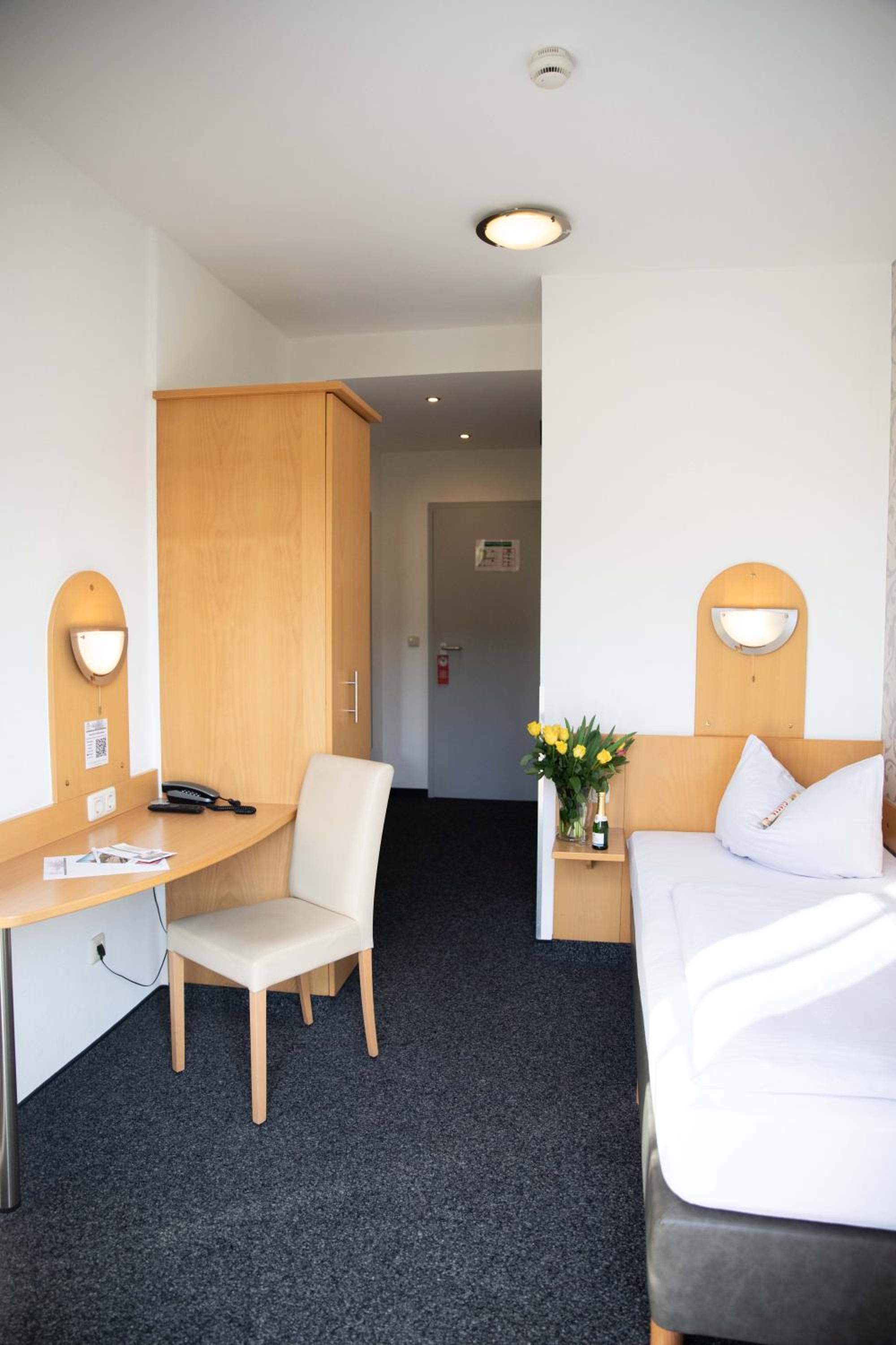 Single Room photo 2