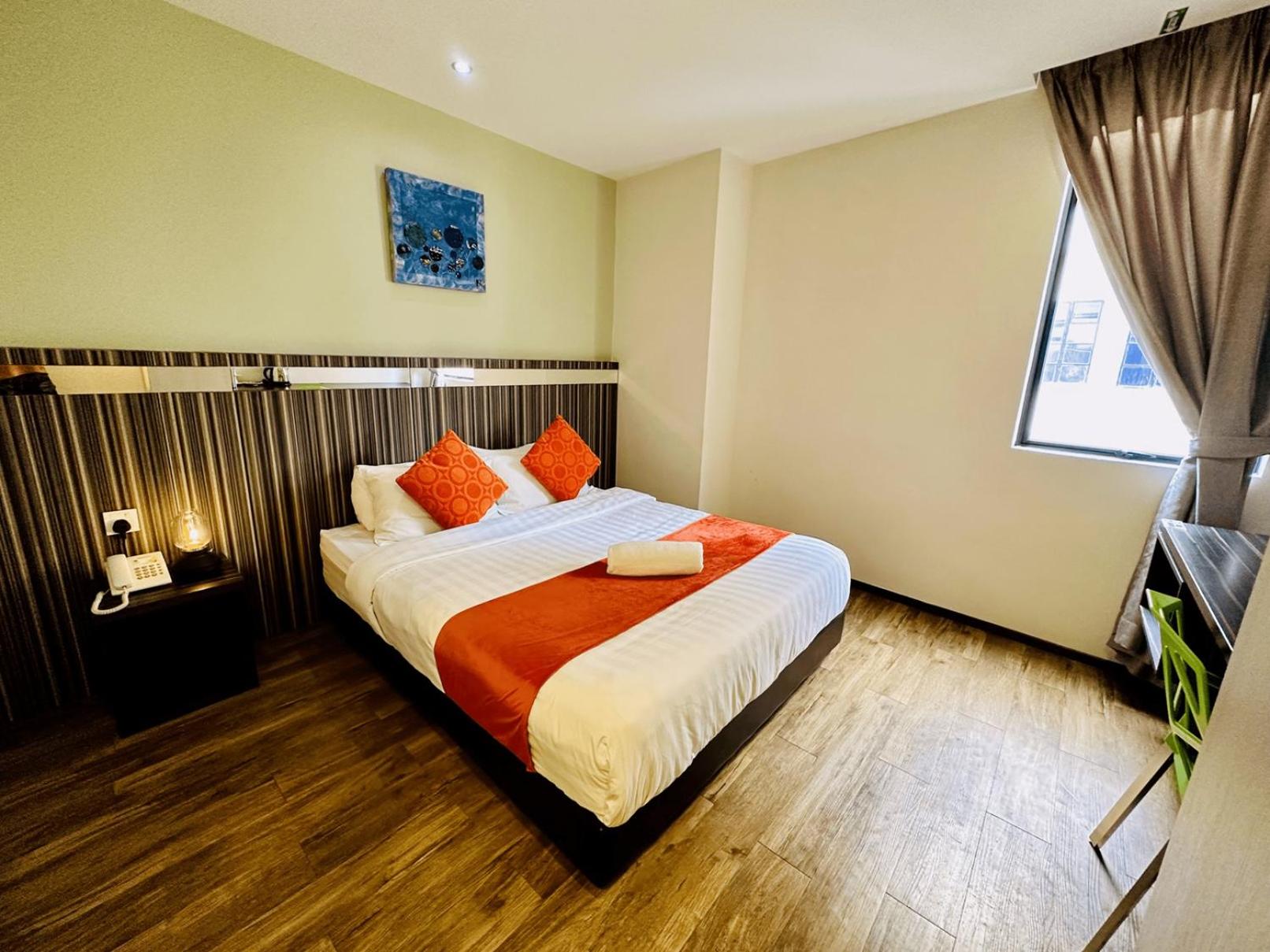 Deluxe Queen Room - Photo 2