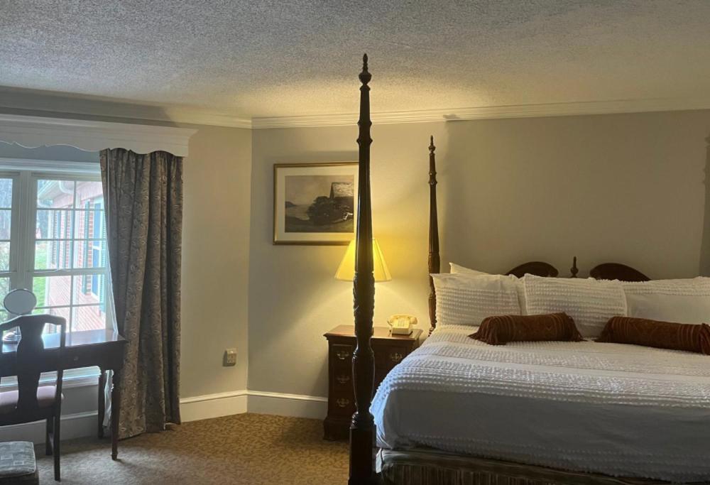 King Suite with Spa Bath - Photo 1