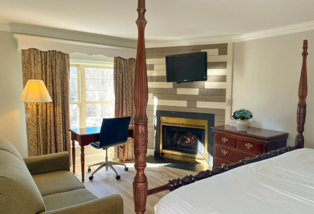 King Suite with Spa Bath - Photo 2