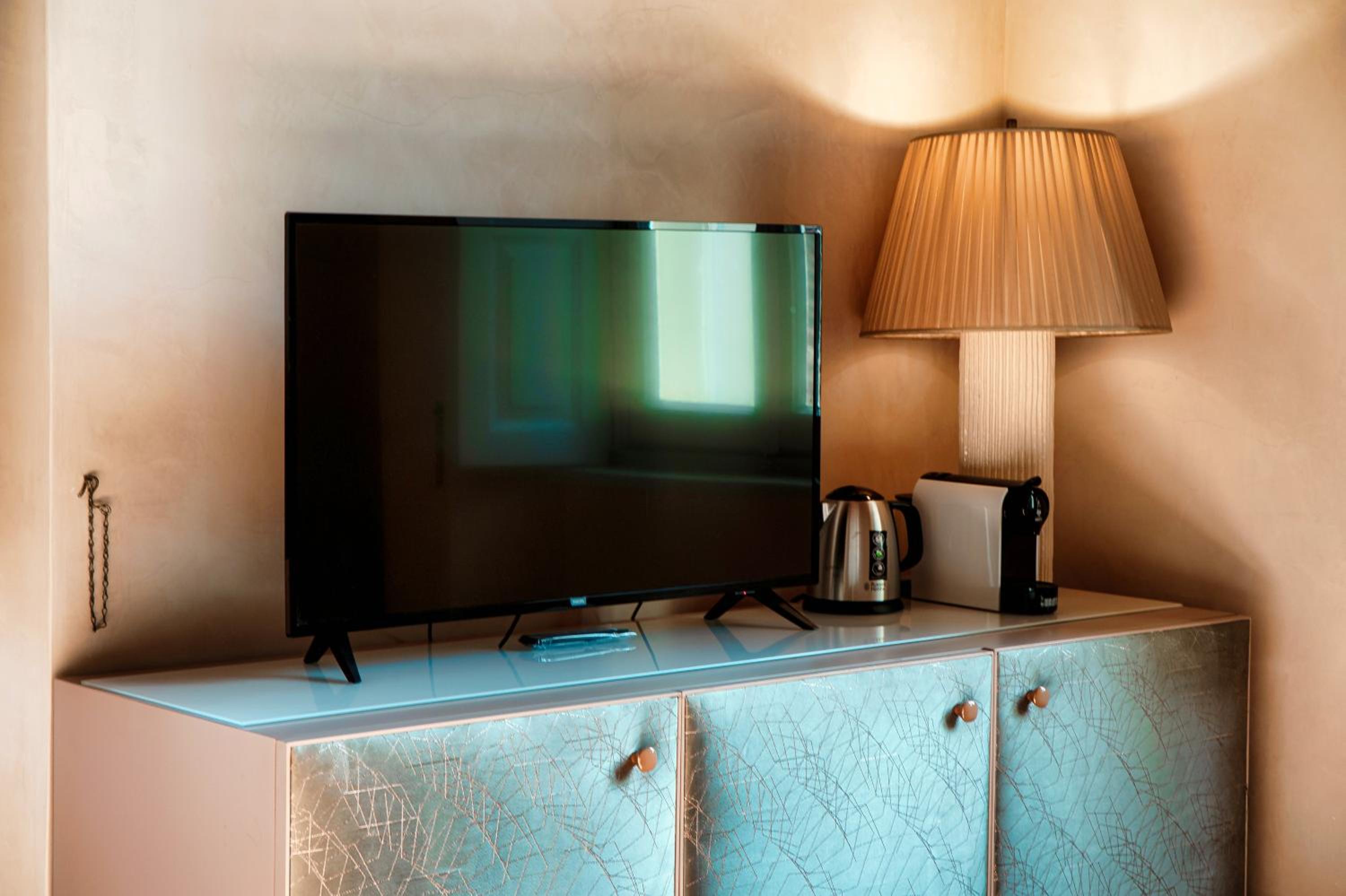 Deluxe Double or Twin Room - Photo 13