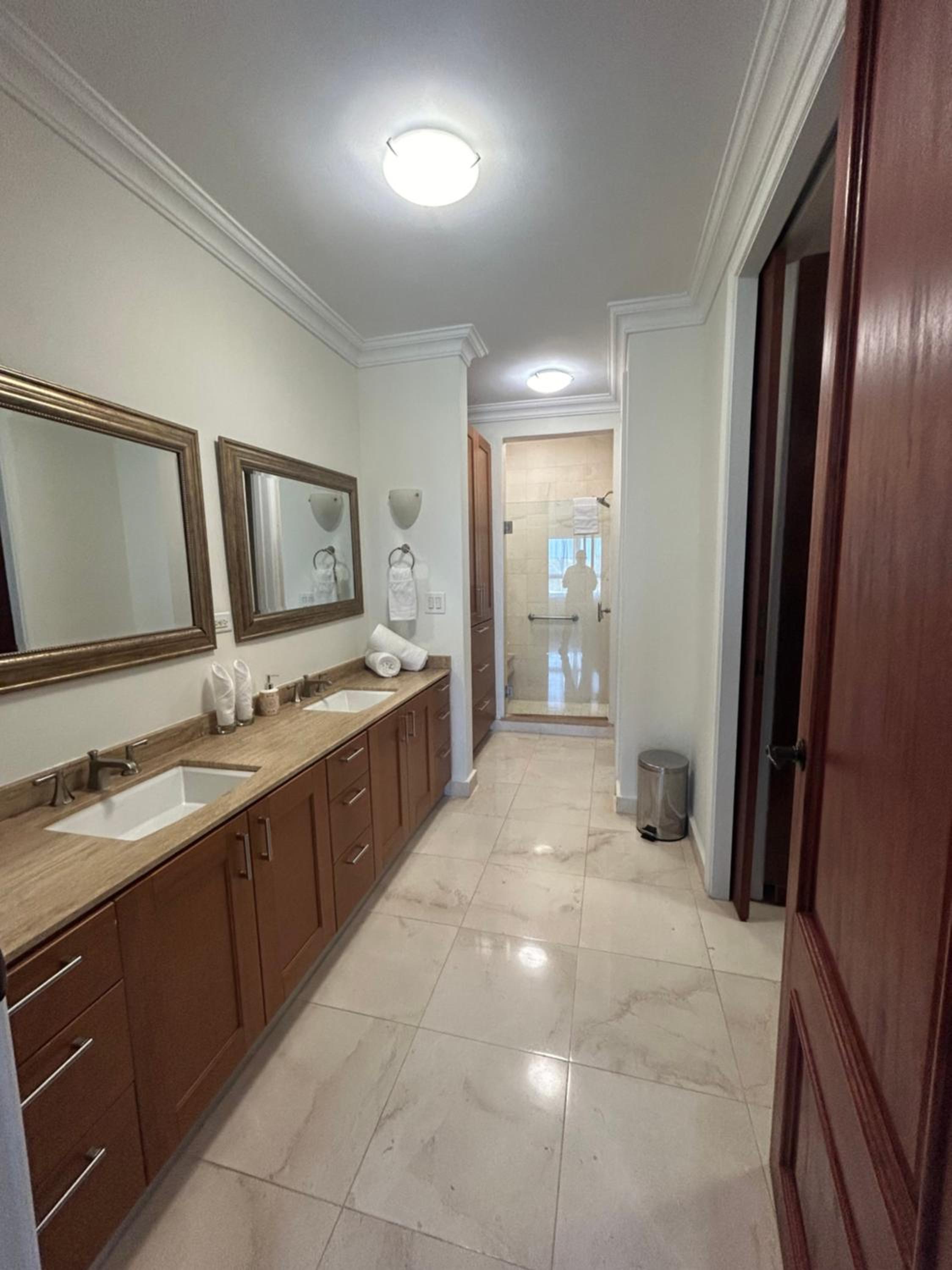 Three-Bedroom Apartment with View photo 3