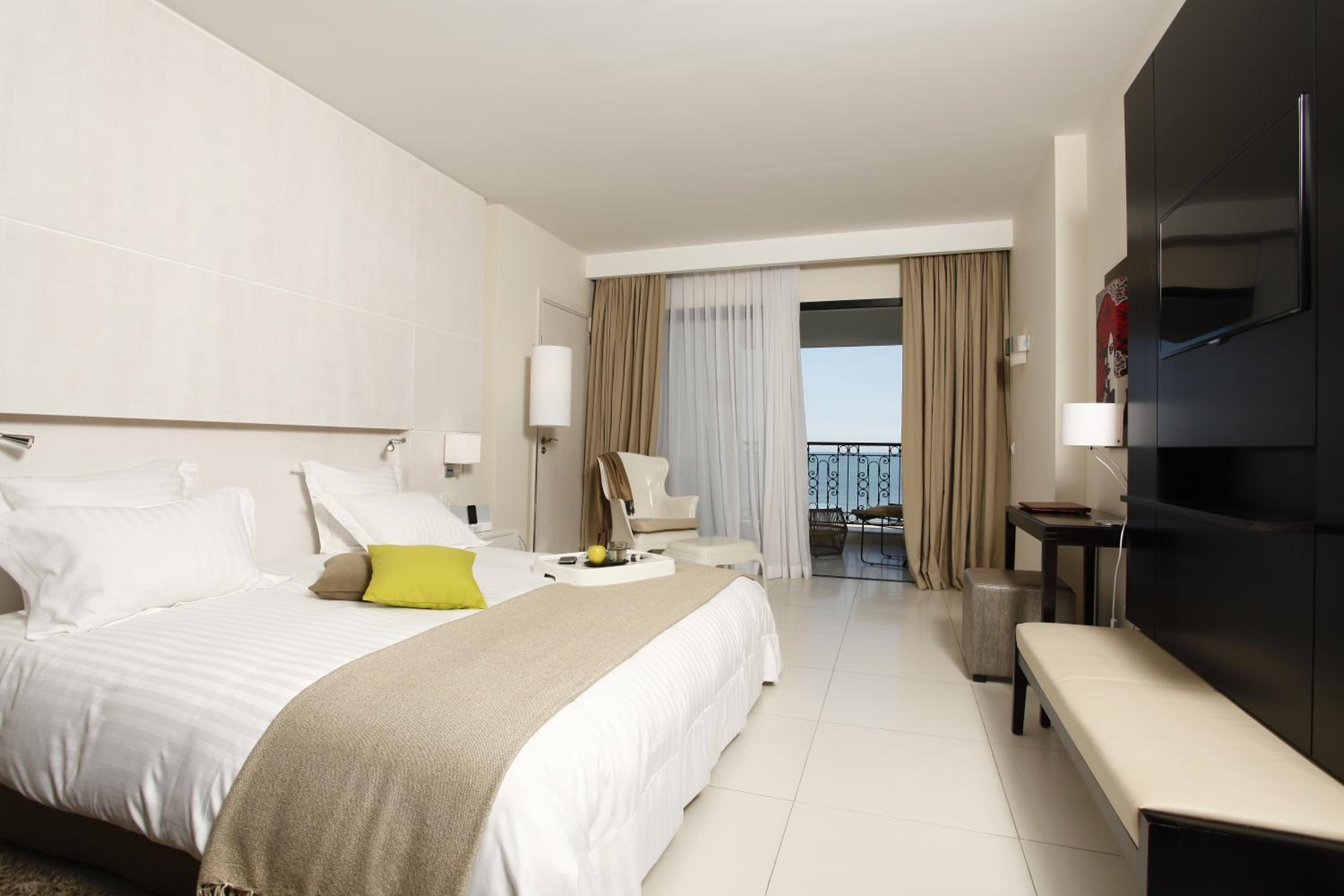 Front De Mer Double Room (2 Adults)