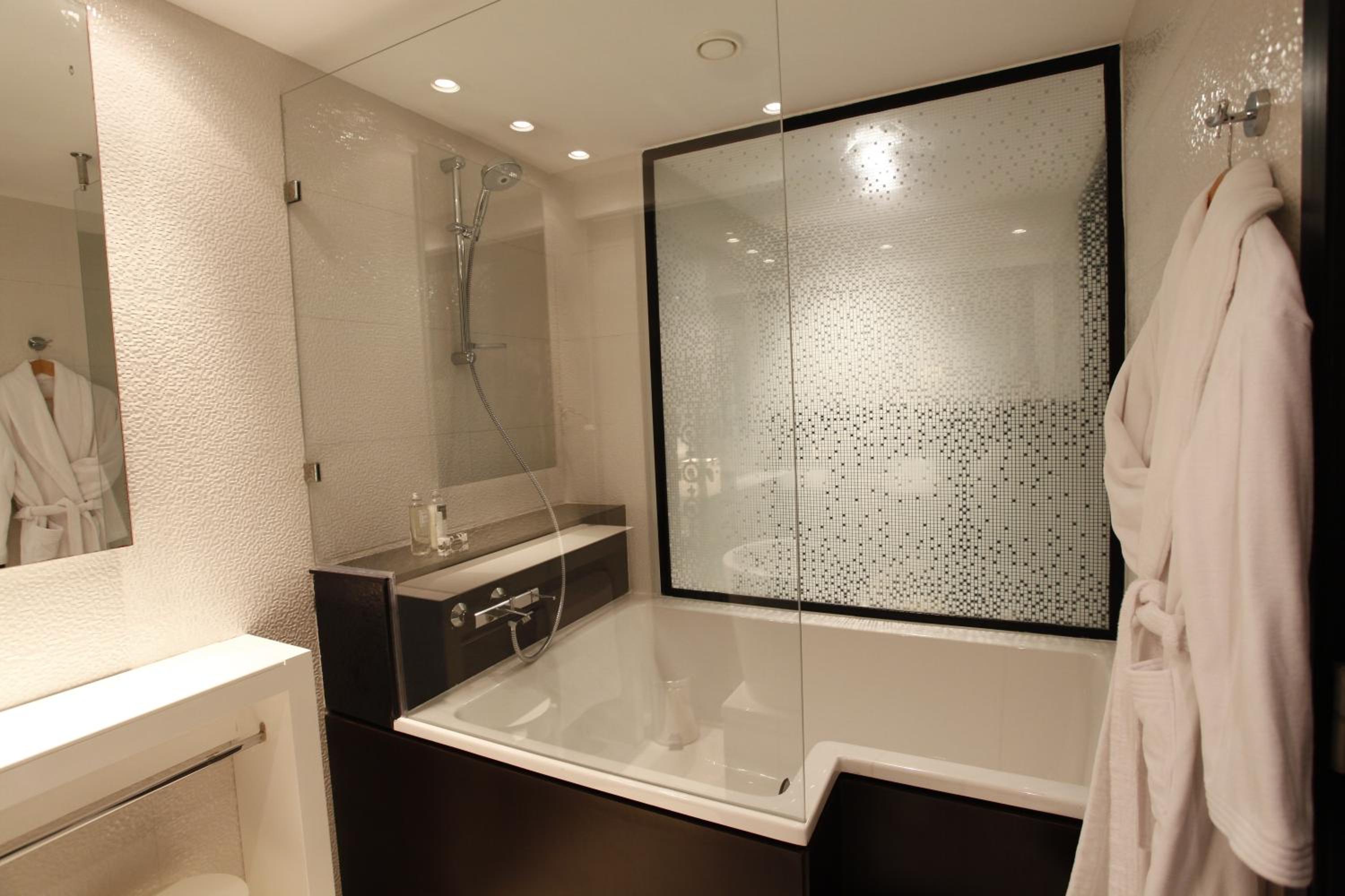 Suite (2 Adults) photo 2