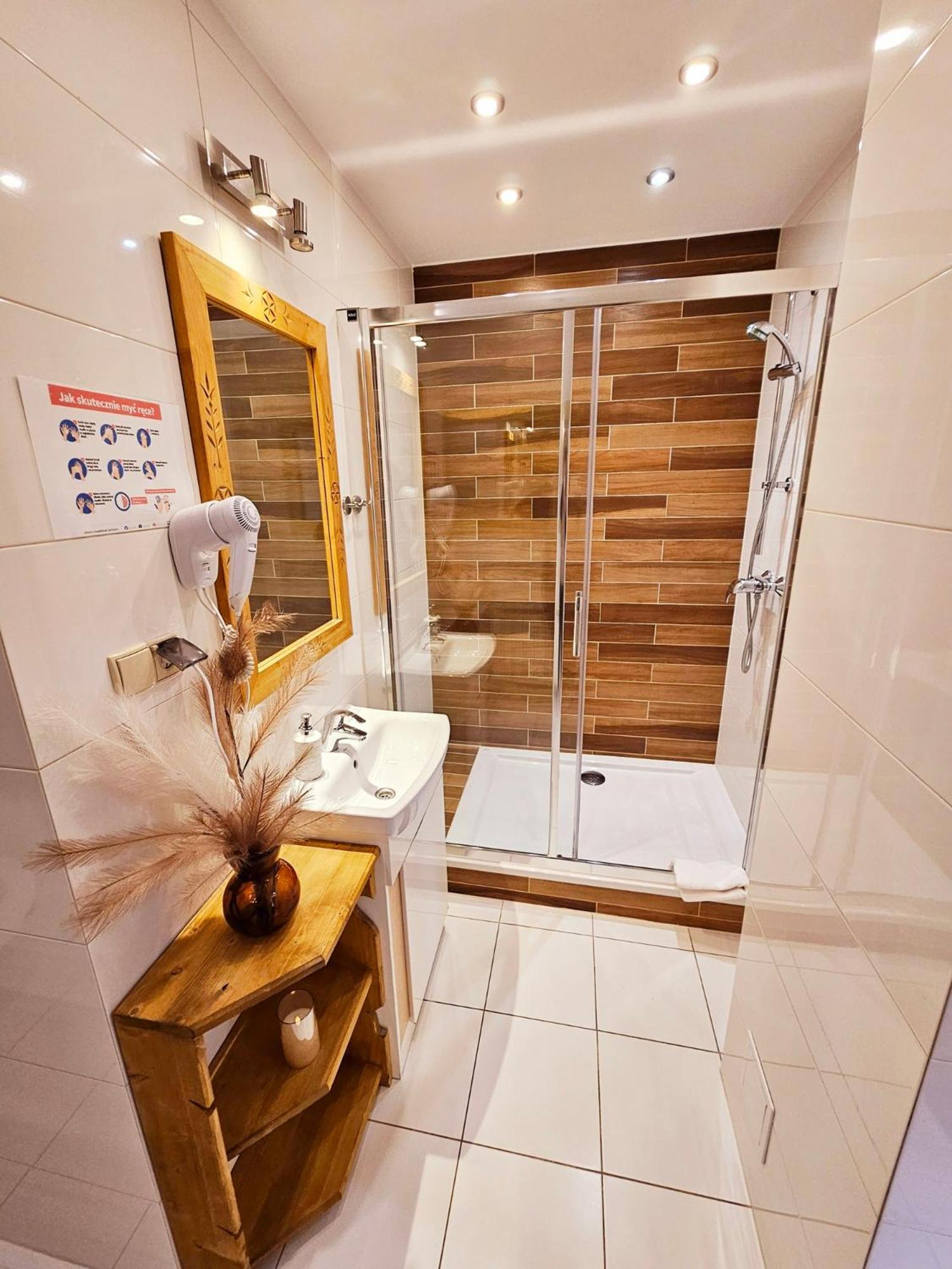 Deluxe Triple Room - Photo 10