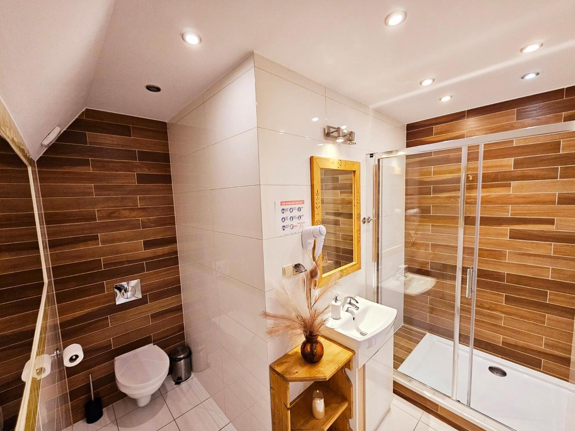 Deluxe Triple Room - Photo 7