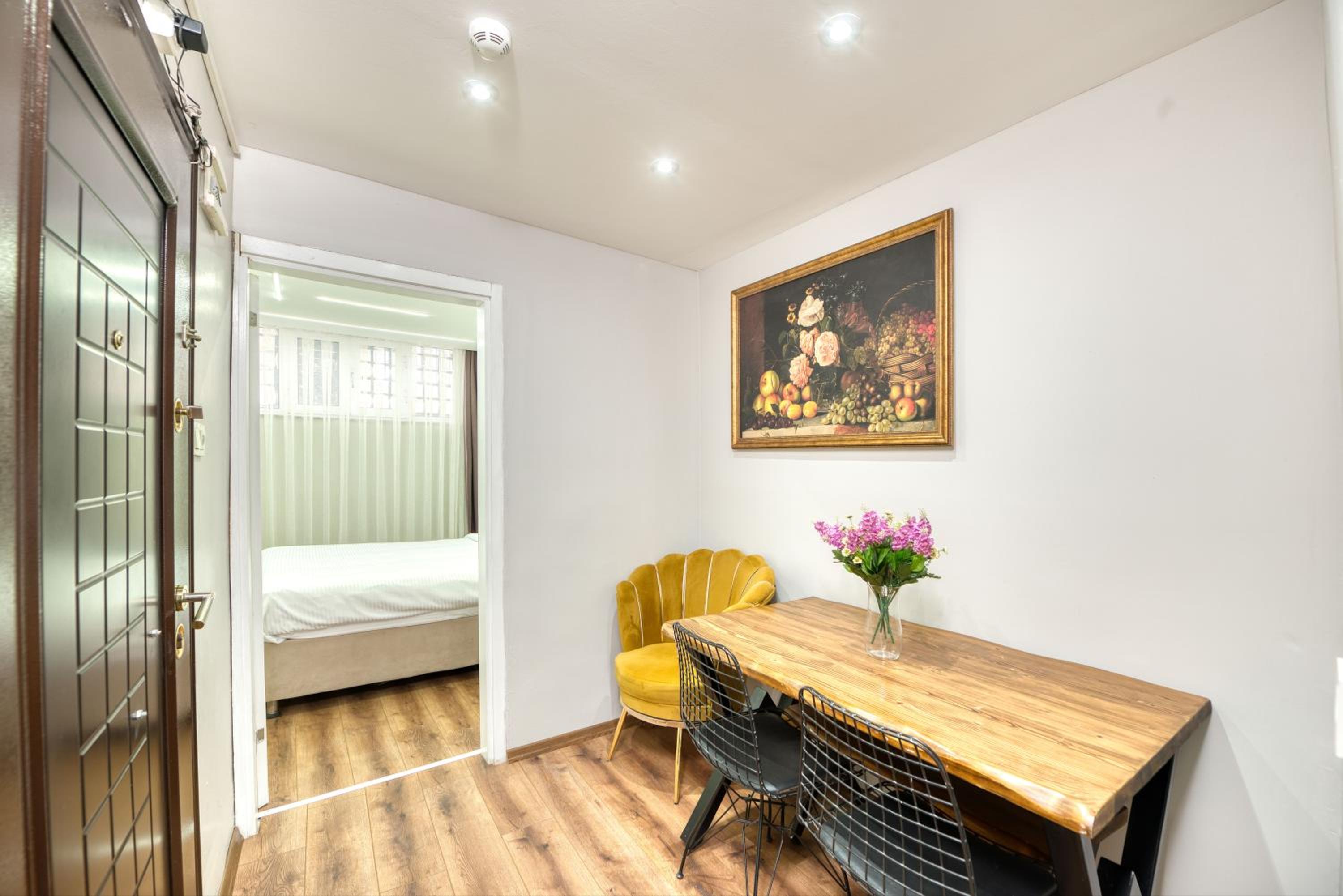 Family Room With Garden View photo 2