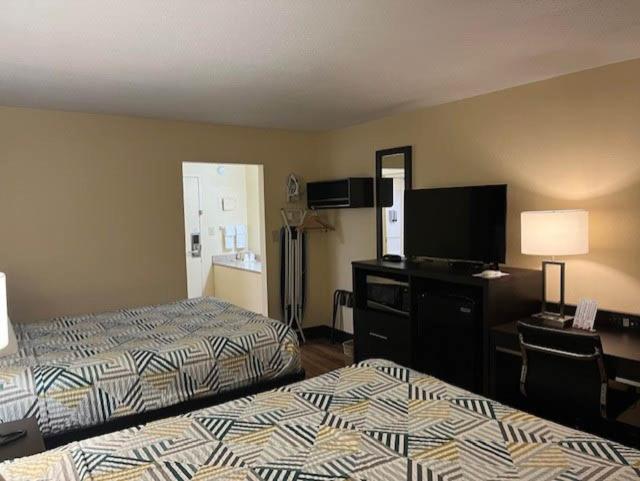 Quadruple Room - Non-Smoking - Photo 3