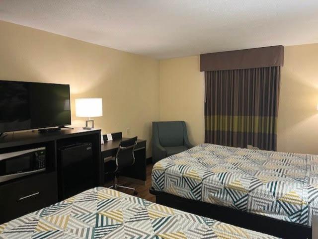 Quadruple Room - Non-Smoking - Photo 4