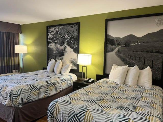 Quadruple Room - Non-Smoking - Photo 12