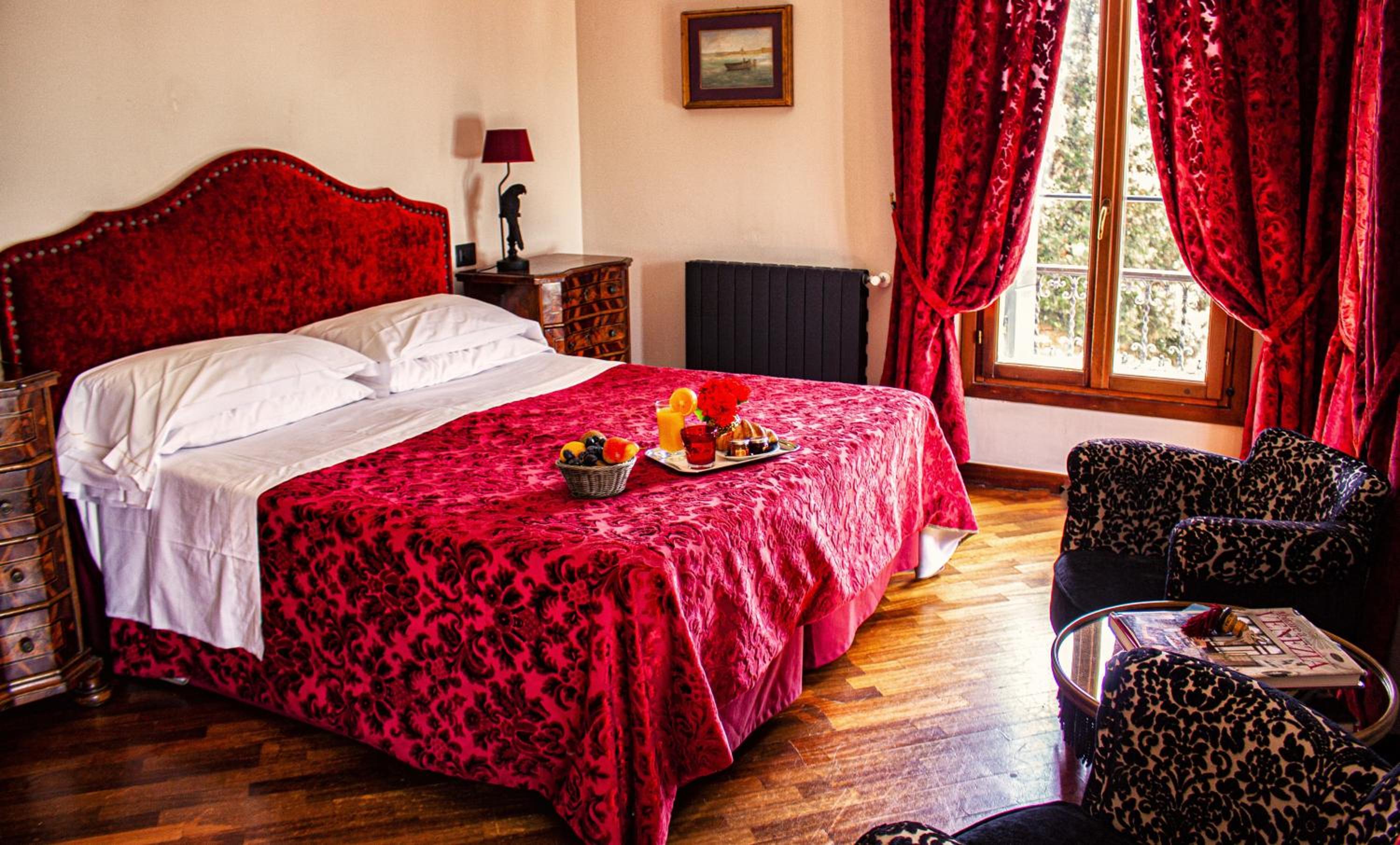 Deluxe Double Room with Canal View