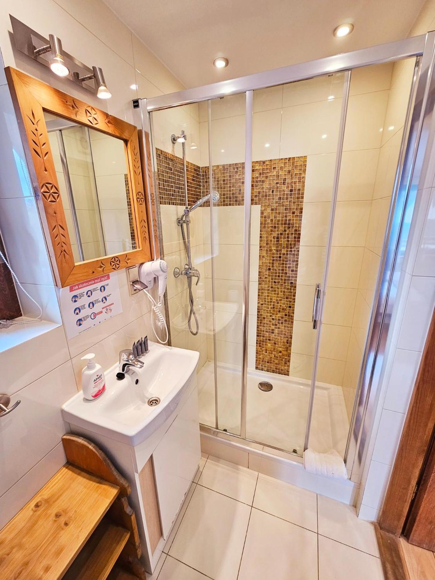 Double Room with Mountain View - Photo 4