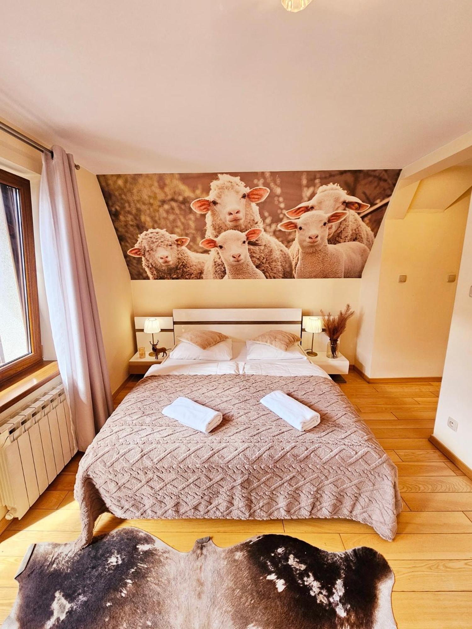 Double Room with Mountain View - Photo 9