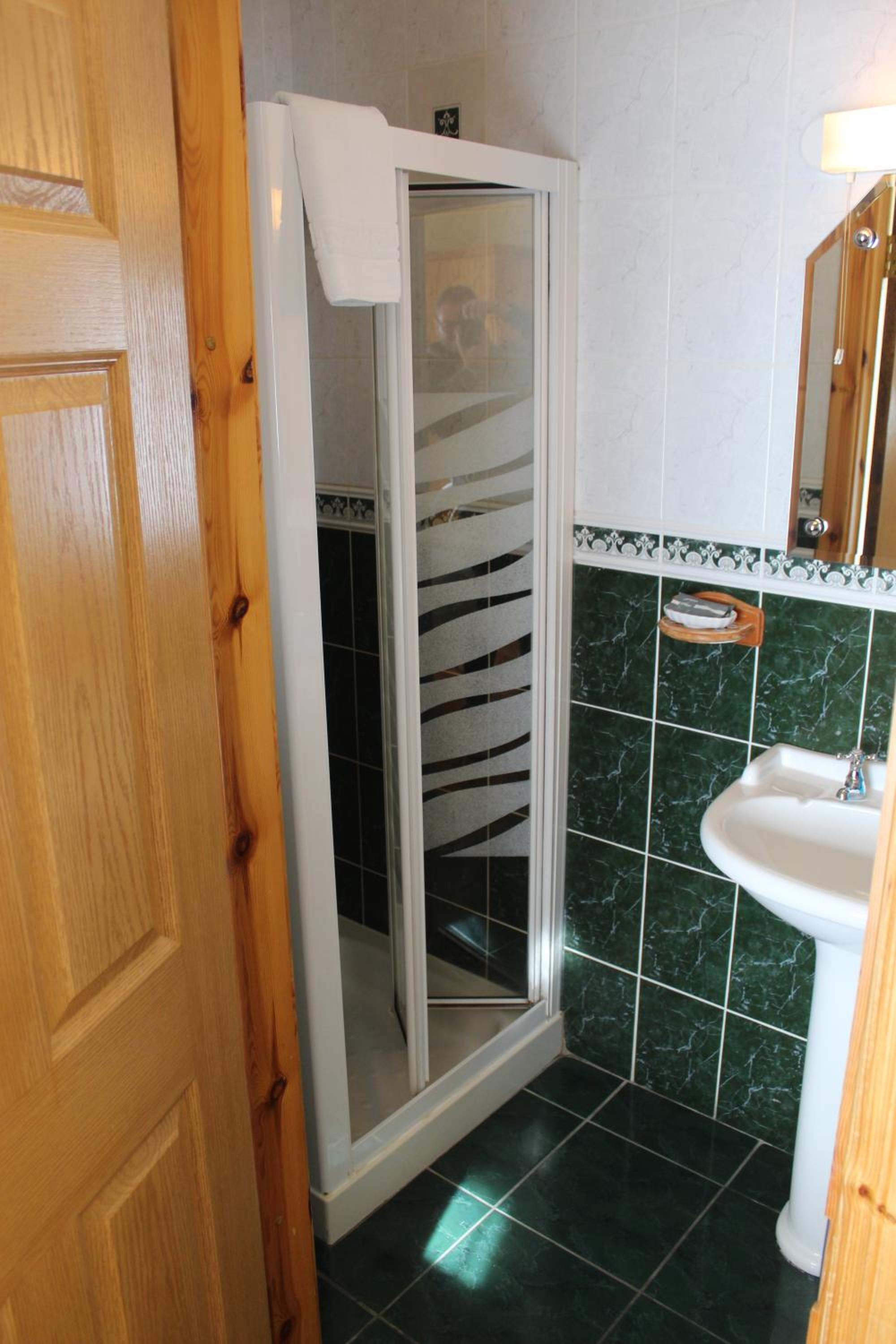 Single Room with Bathroom photo 2
