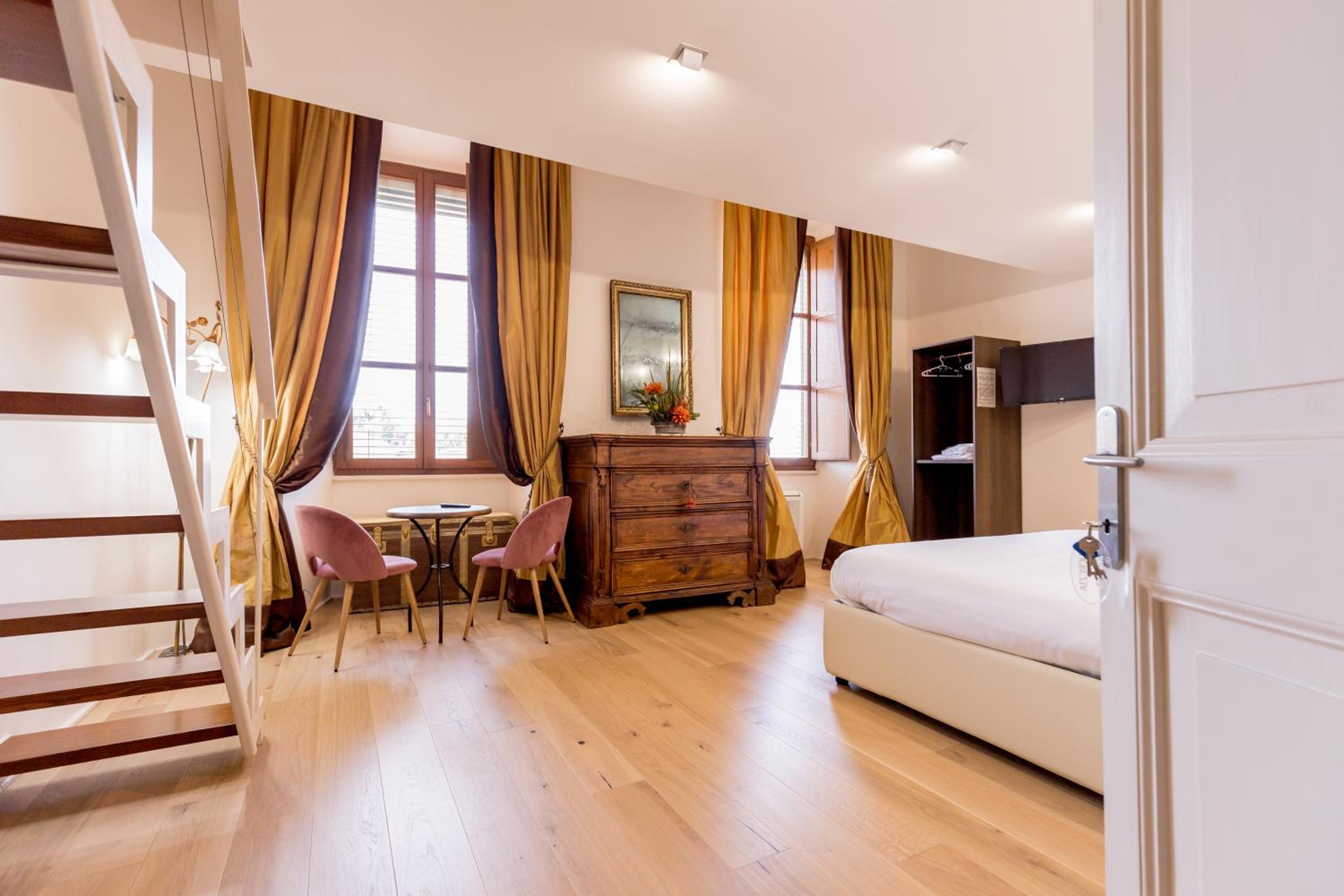 Deluxe Double Room with Extra Bed photo 1