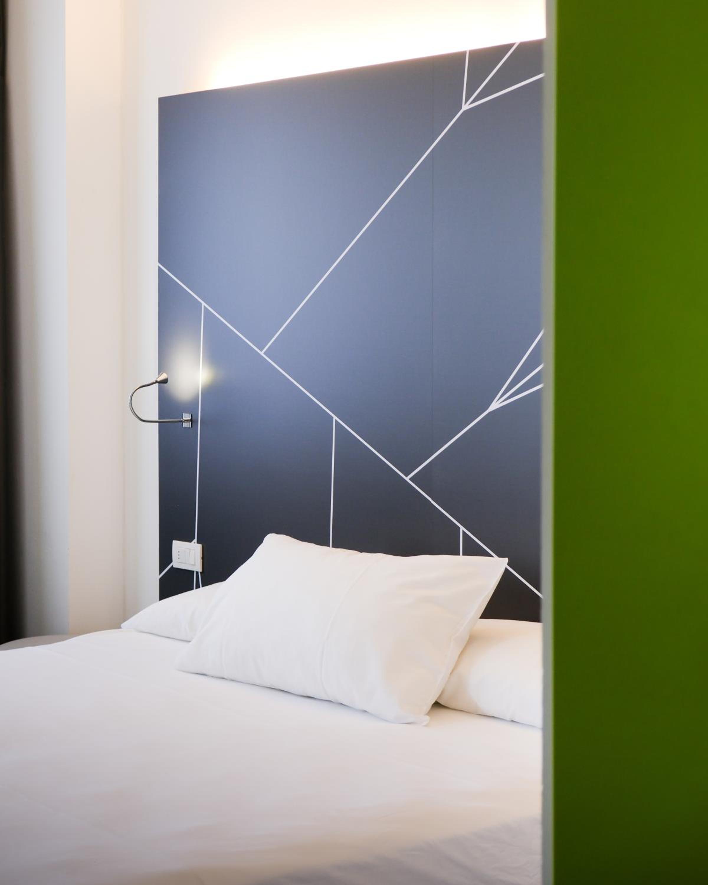 Standard Double or Twin Room - Photo 2