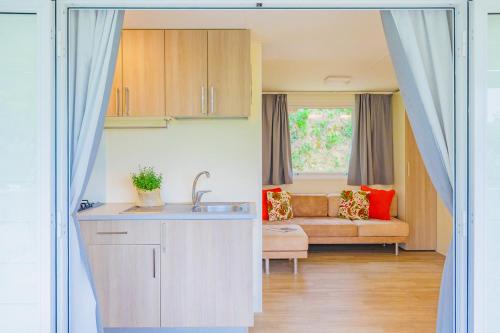 Mobile Home Premium (5 Adults) photo 3