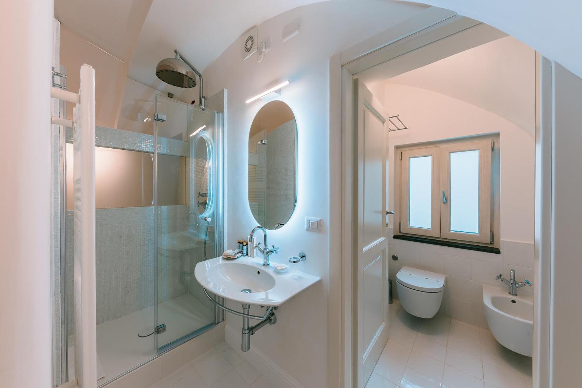 Deluxe Room - Photo 3