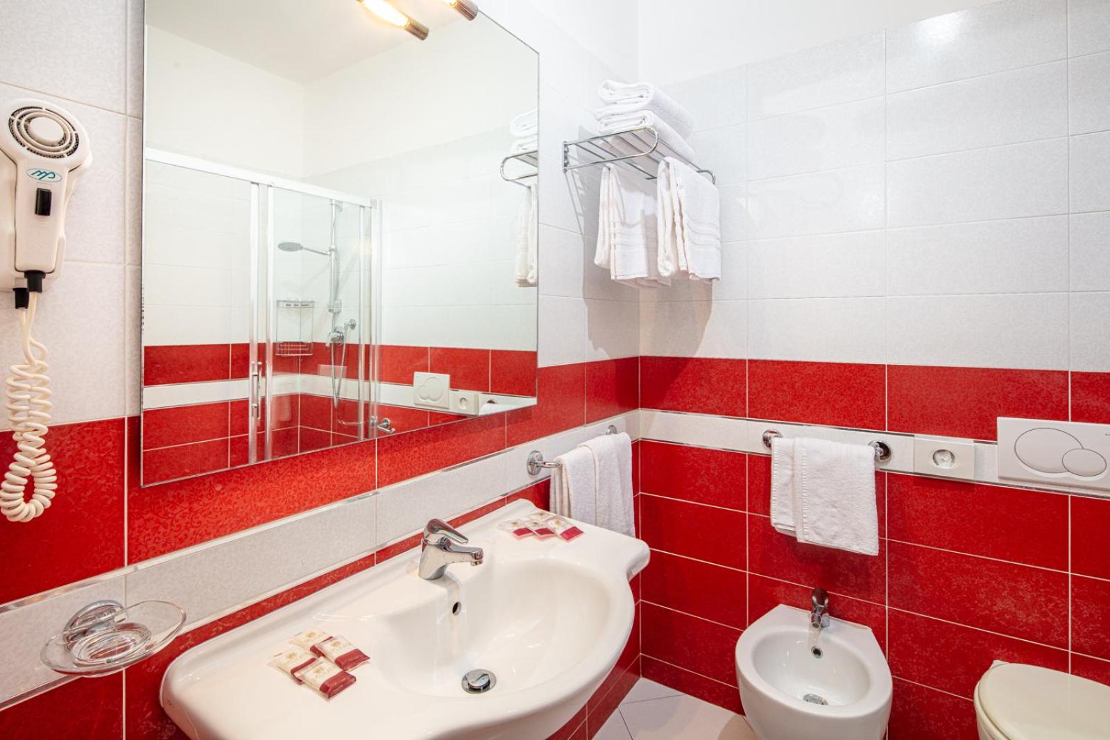 Double or Twin Room - Photo 3