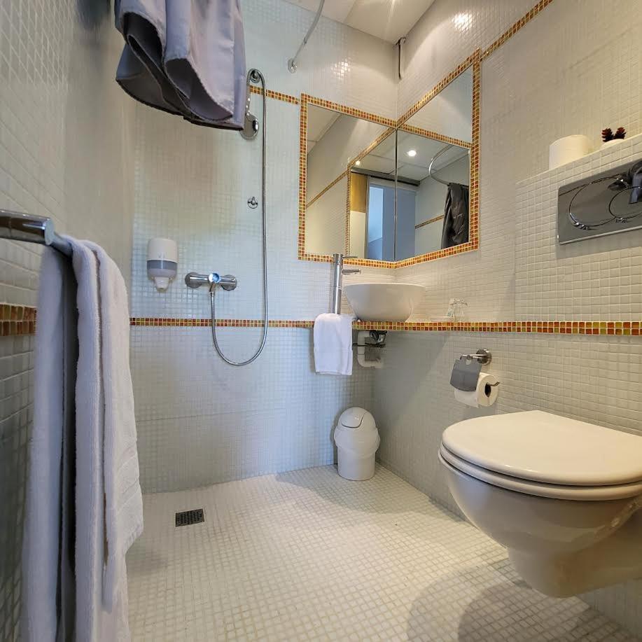 Double Room - Photo 6