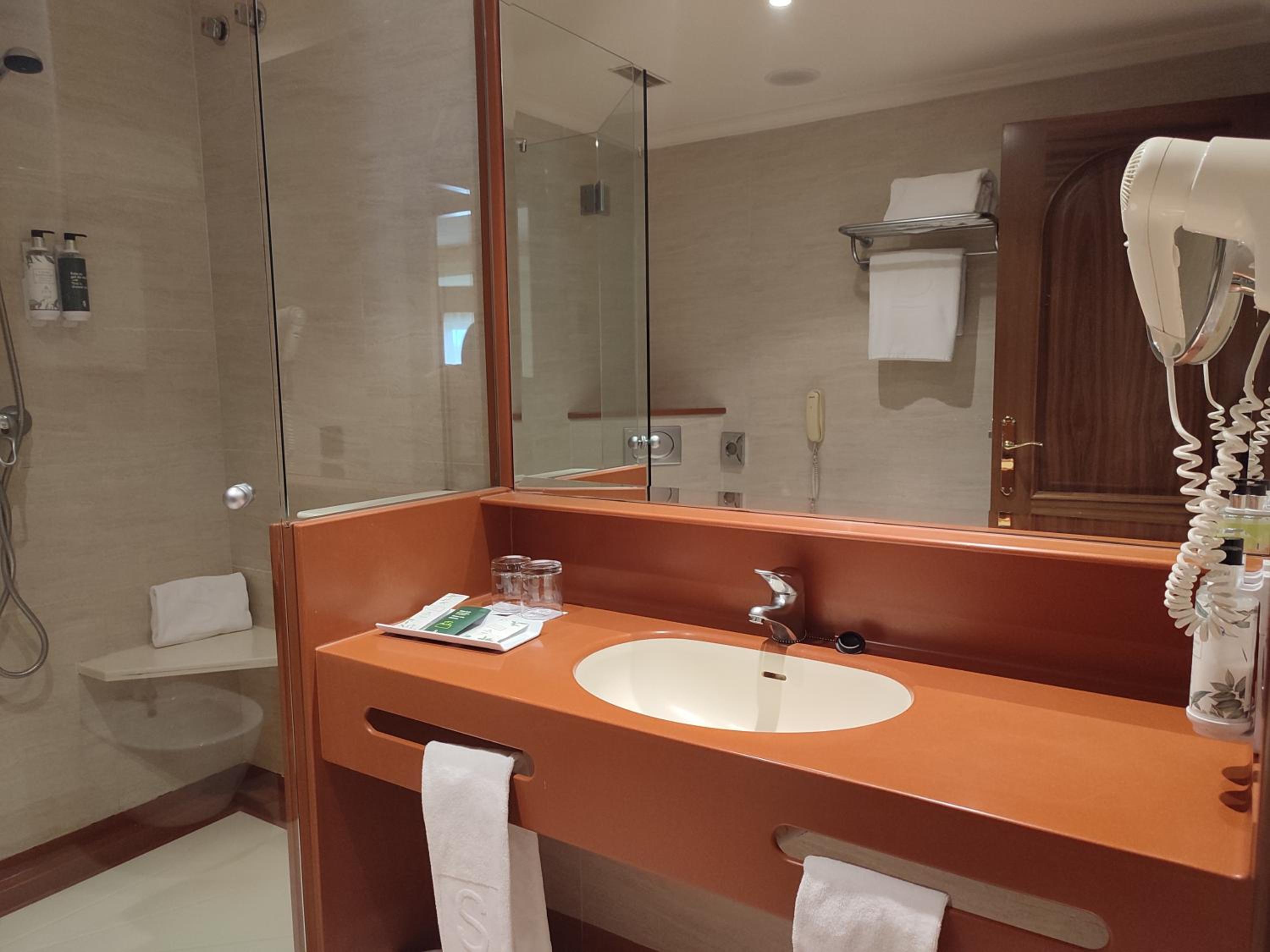 Triple Room (2 Adults + 1 Child) photo 3