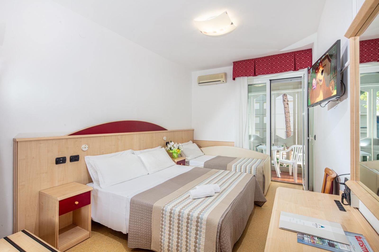 Quadruple Room - Photo 1