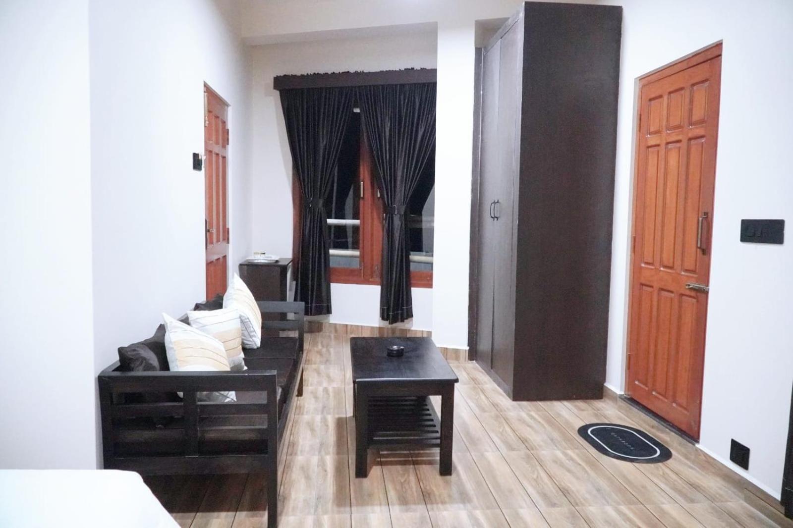 Deluxe Double Room with Balcony photo 1