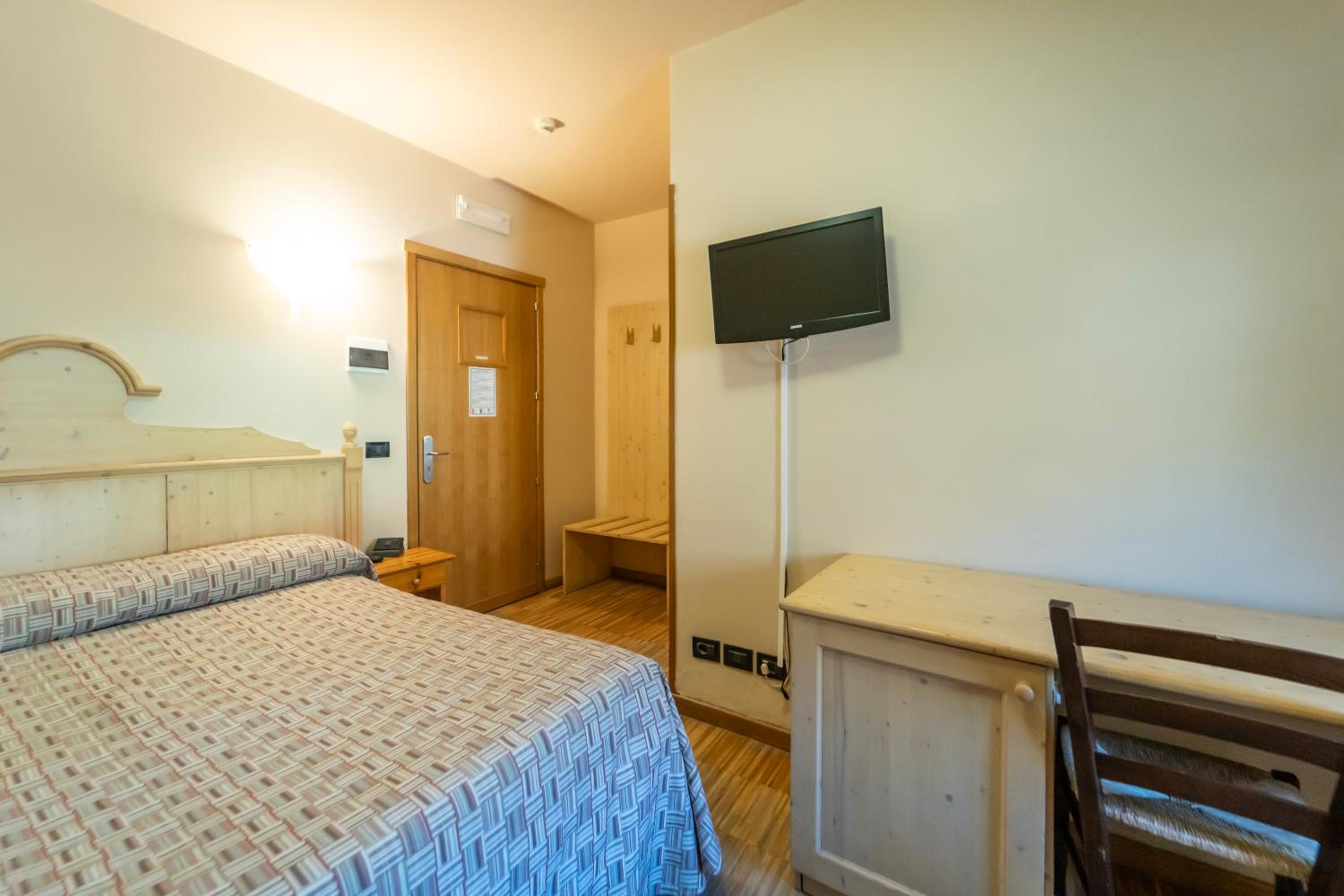 Economy Double Room photo 3