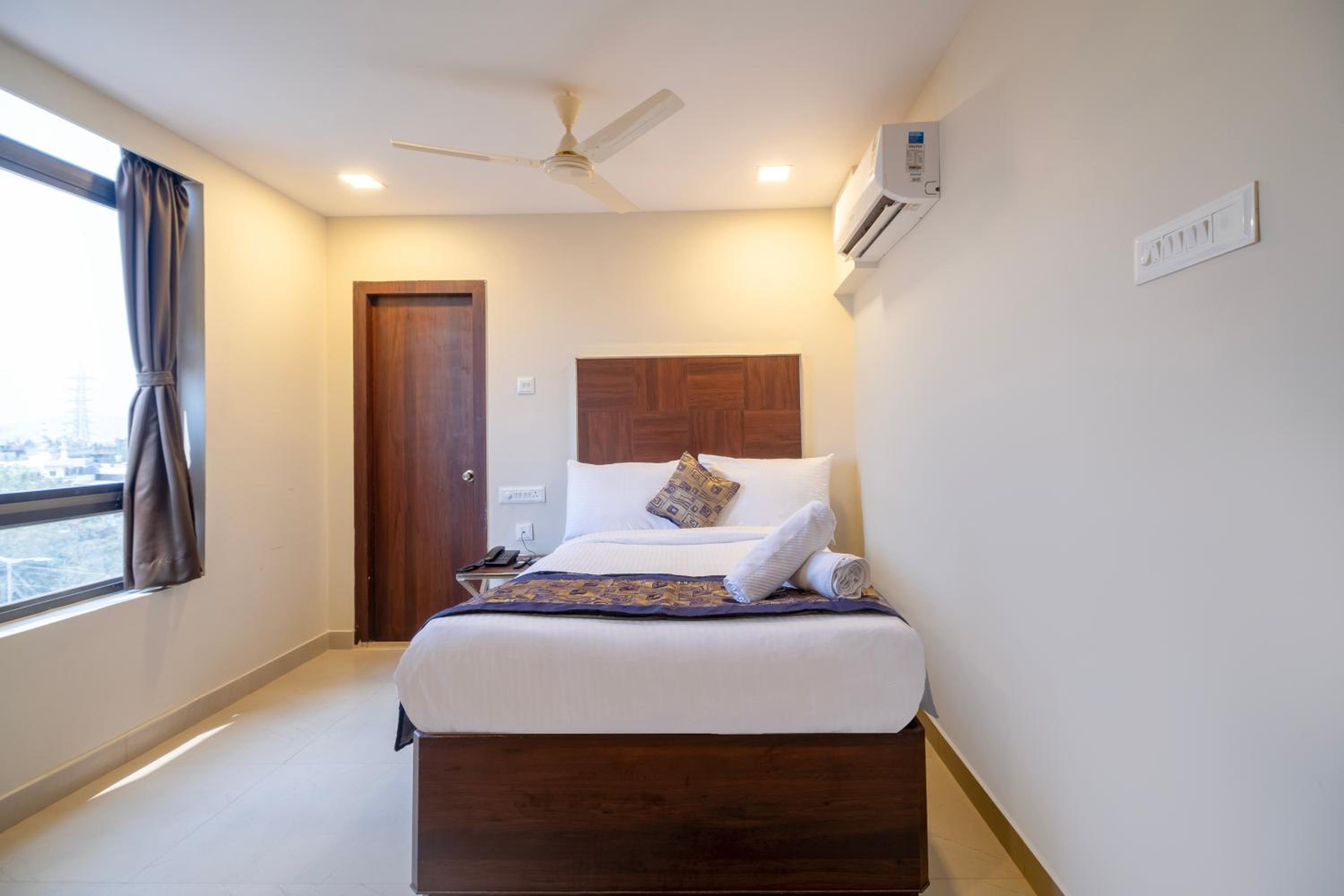 Deluxe Single Room