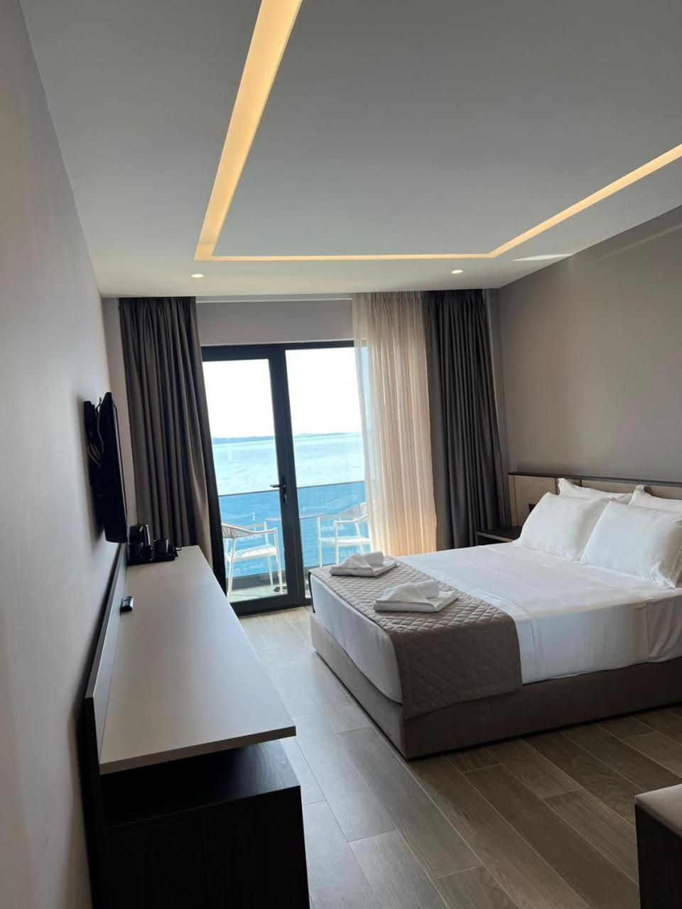 Deluxe Double Room with Balcony and Sea View