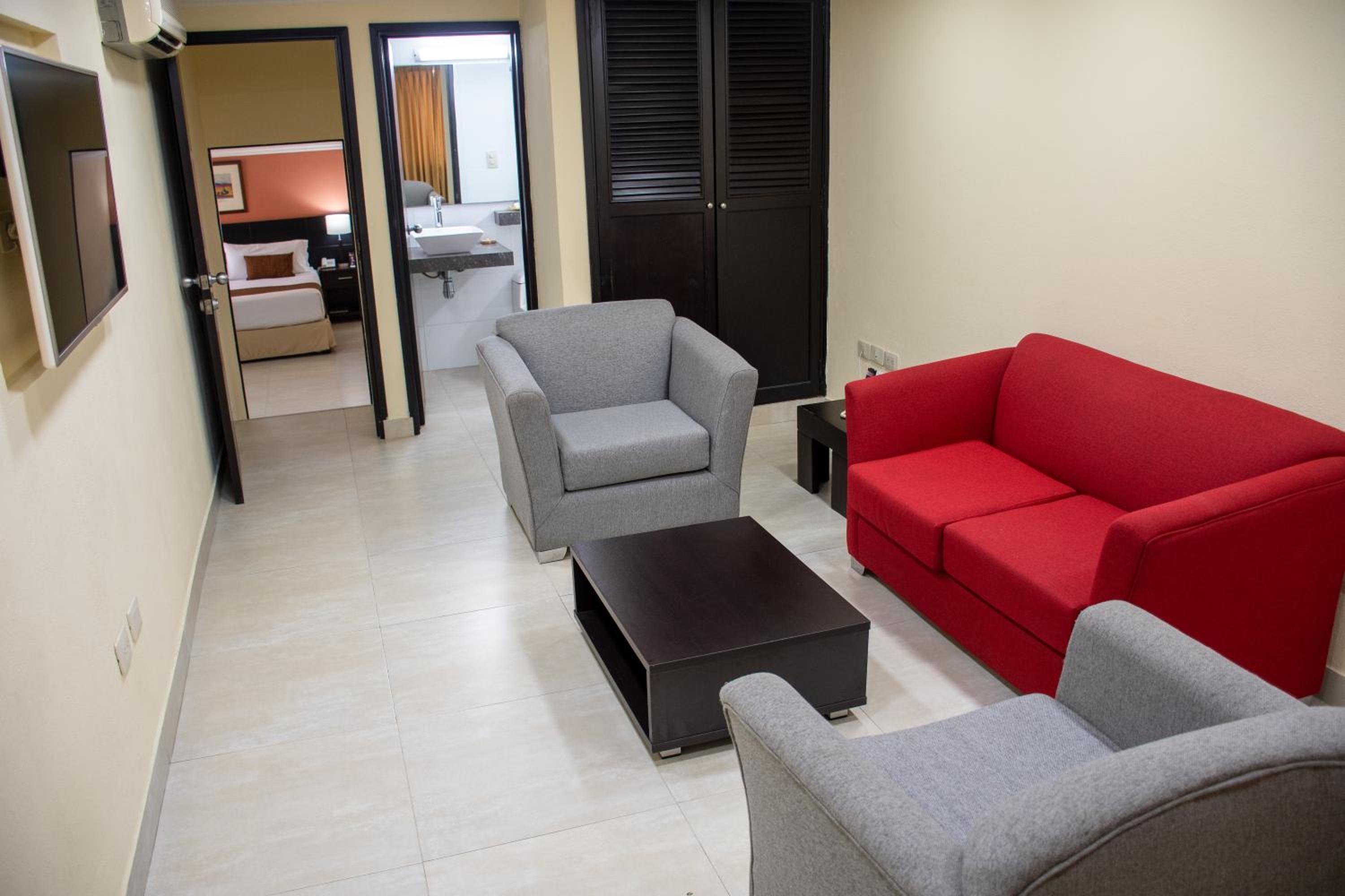 Senior Suite - Photo 5