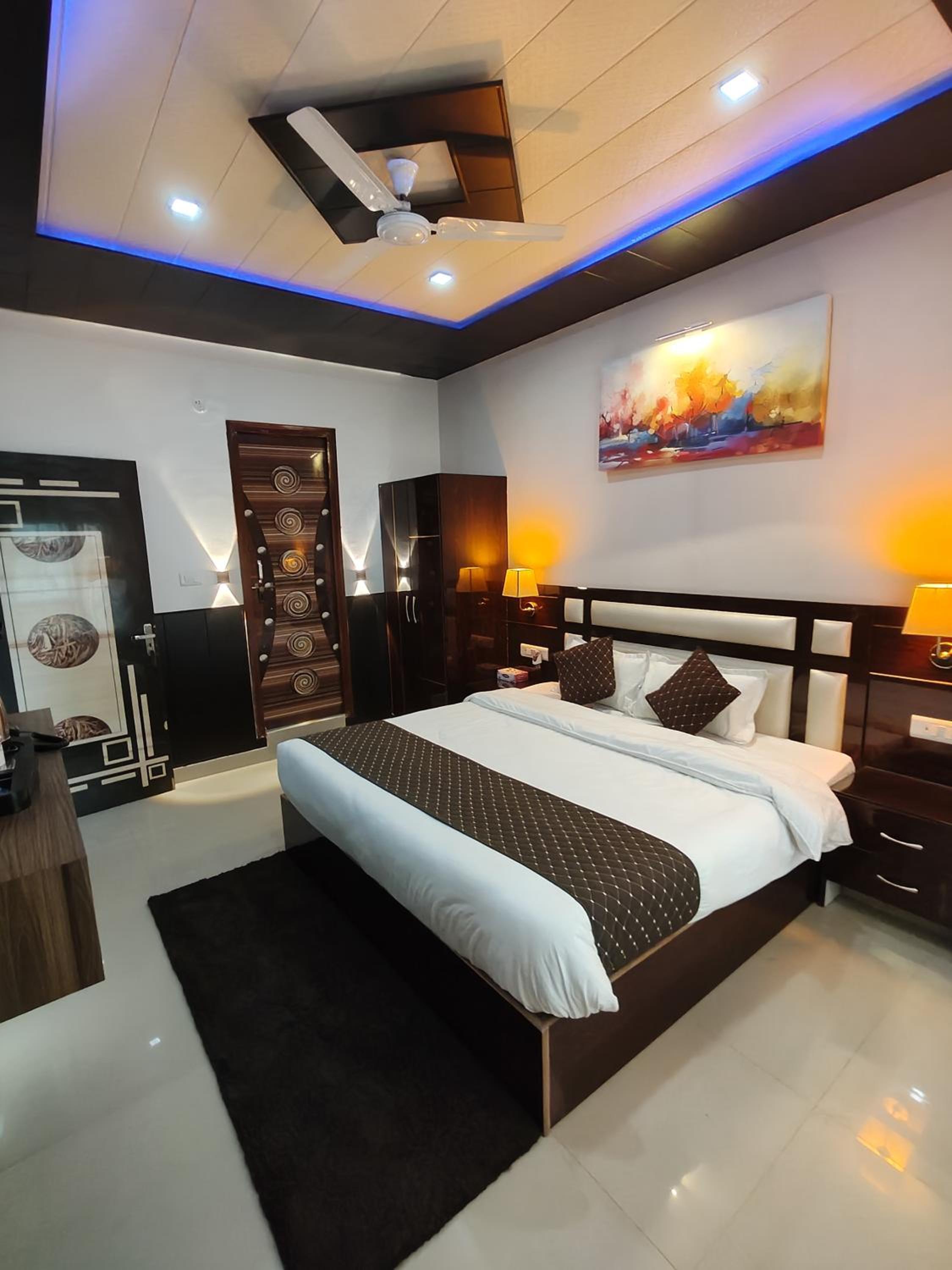 Deluxe King Room - Photo 4