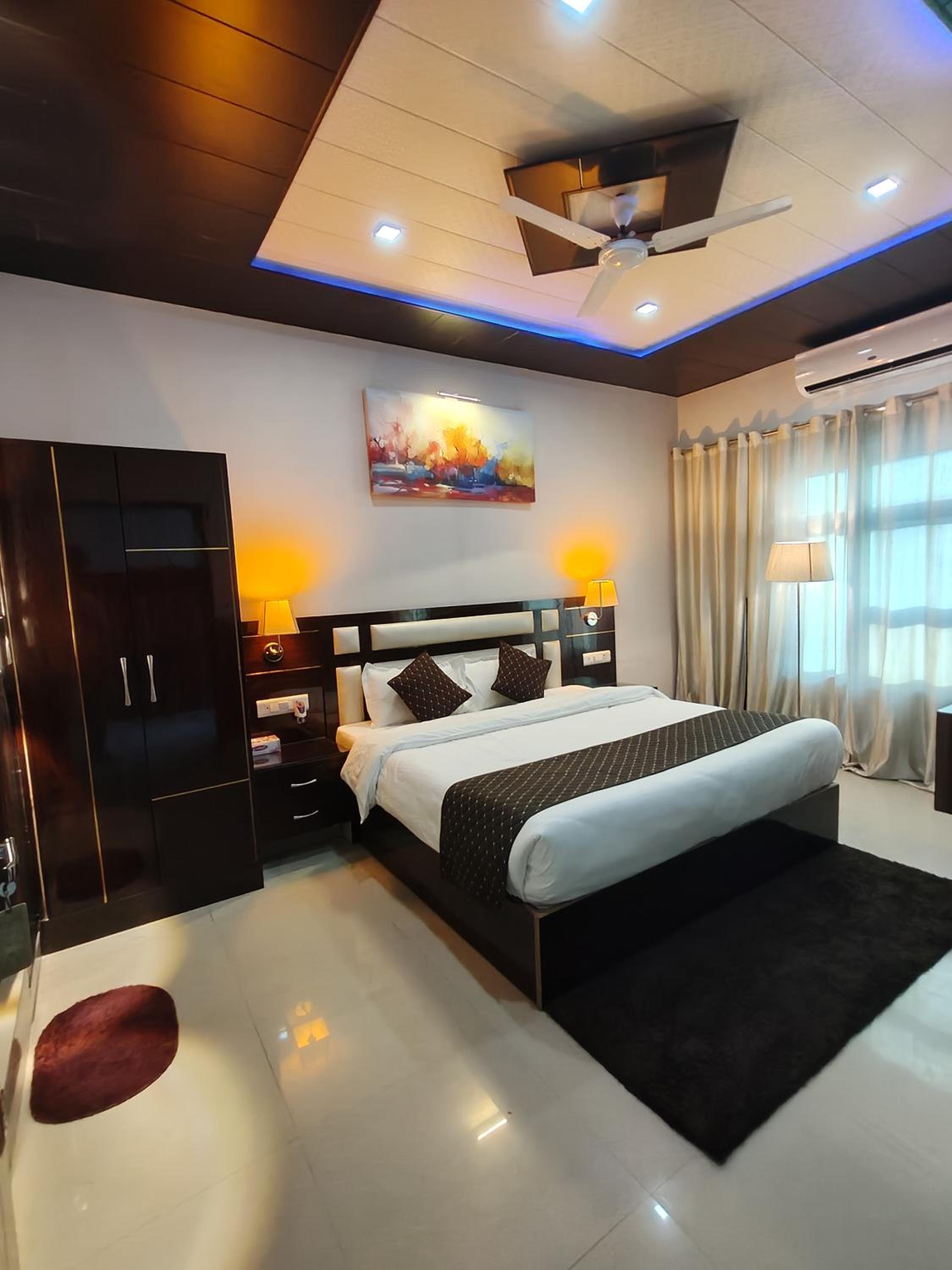 Deluxe King Room - Photo 5