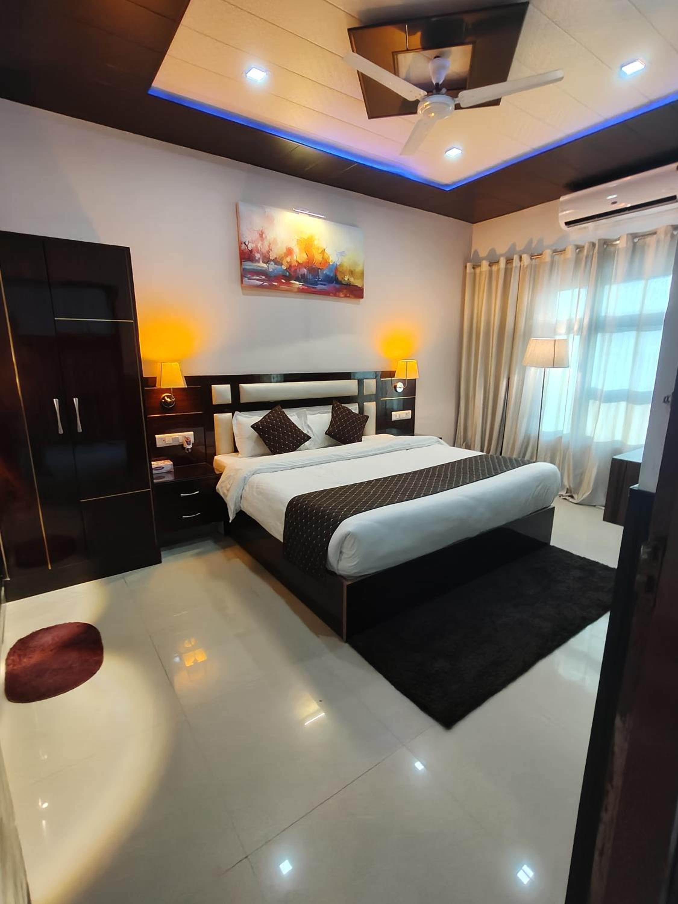 Deluxe King Room - Photo 6