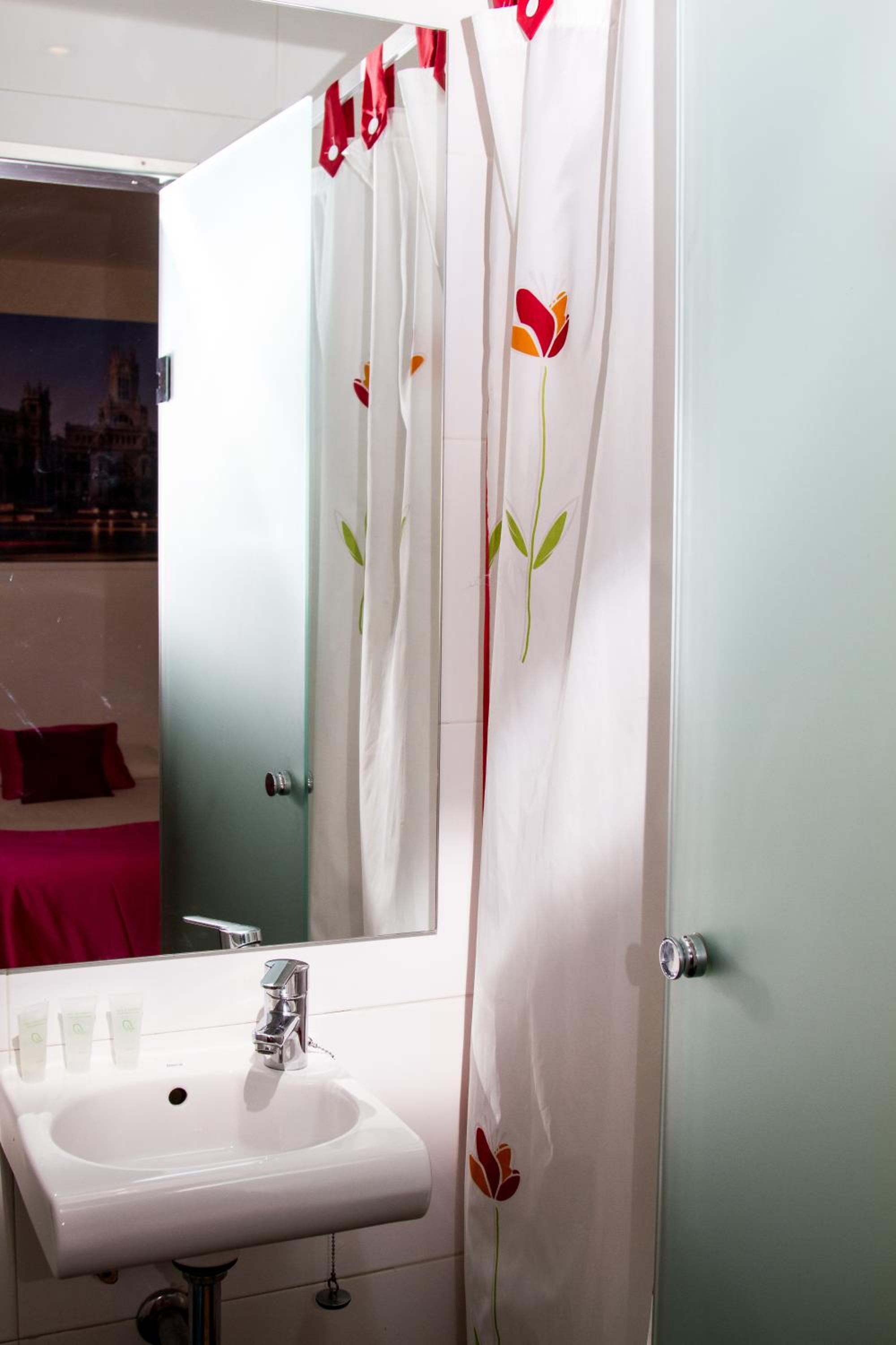 Single Room photo 3