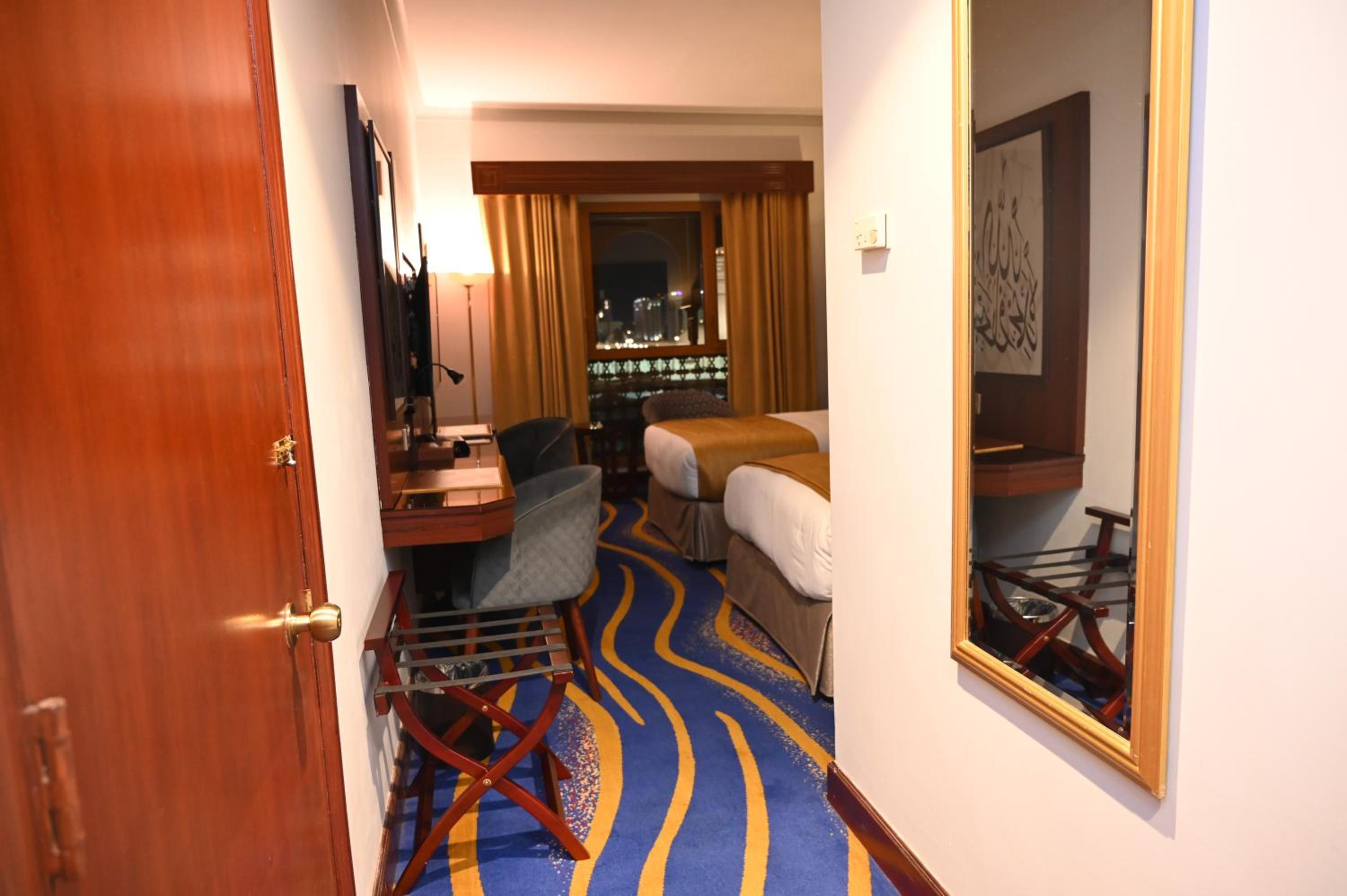 Deluxe Twin Bed  Room with Haram view - Photo 5