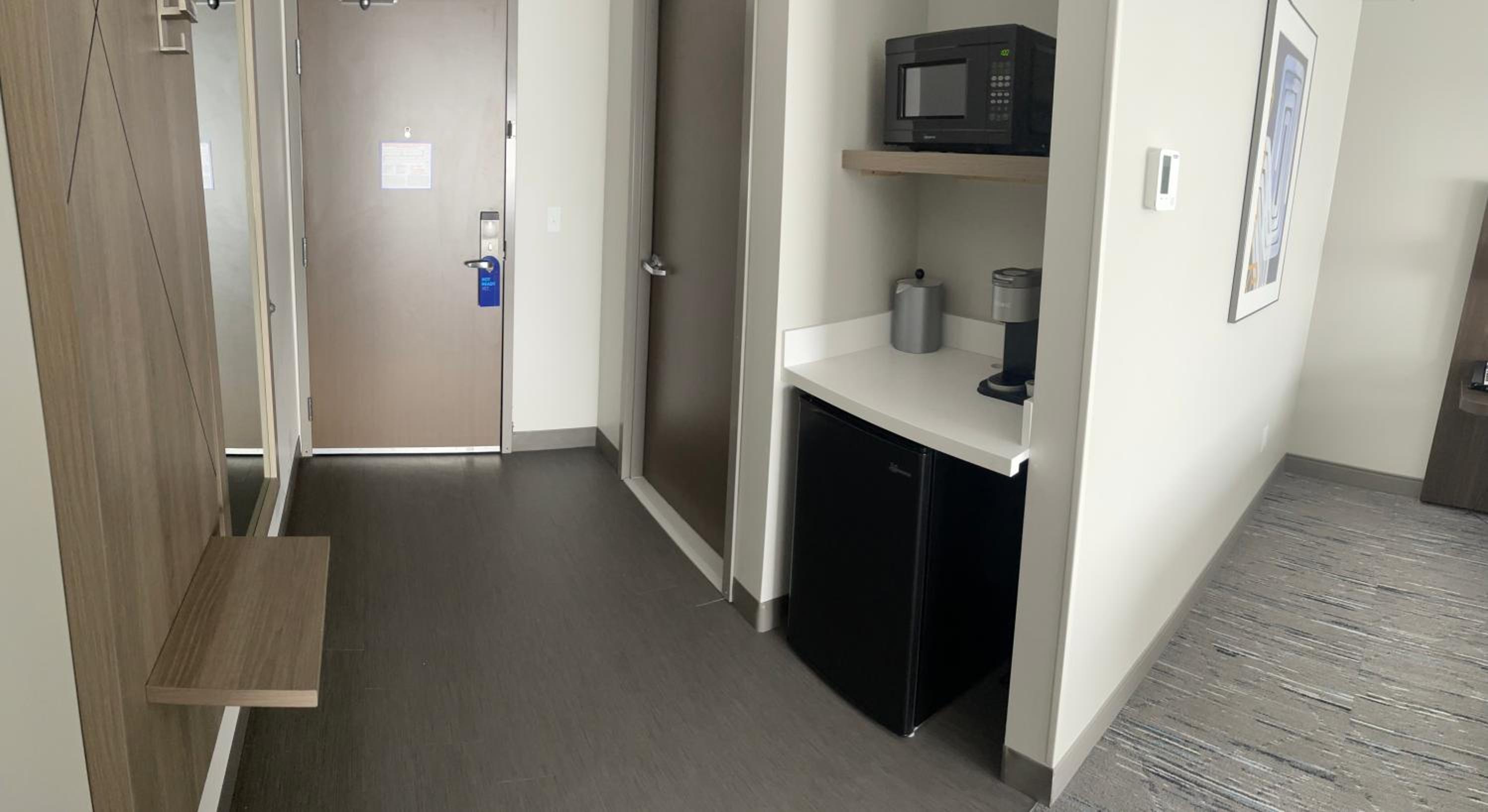 Standard King Room - Photo 3