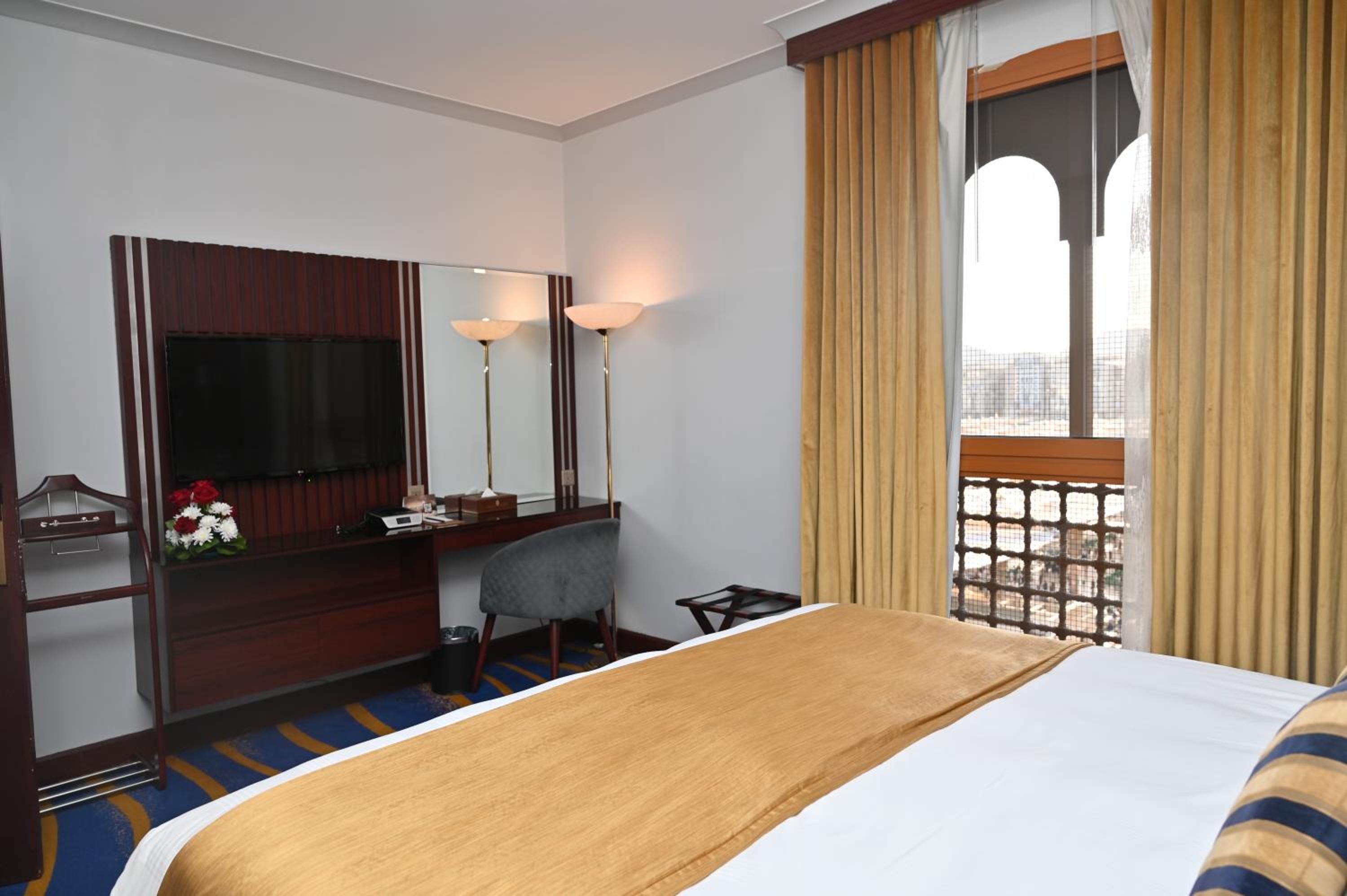 Deluxe 1-Bedroom Suite with Haram View  - Photo 1