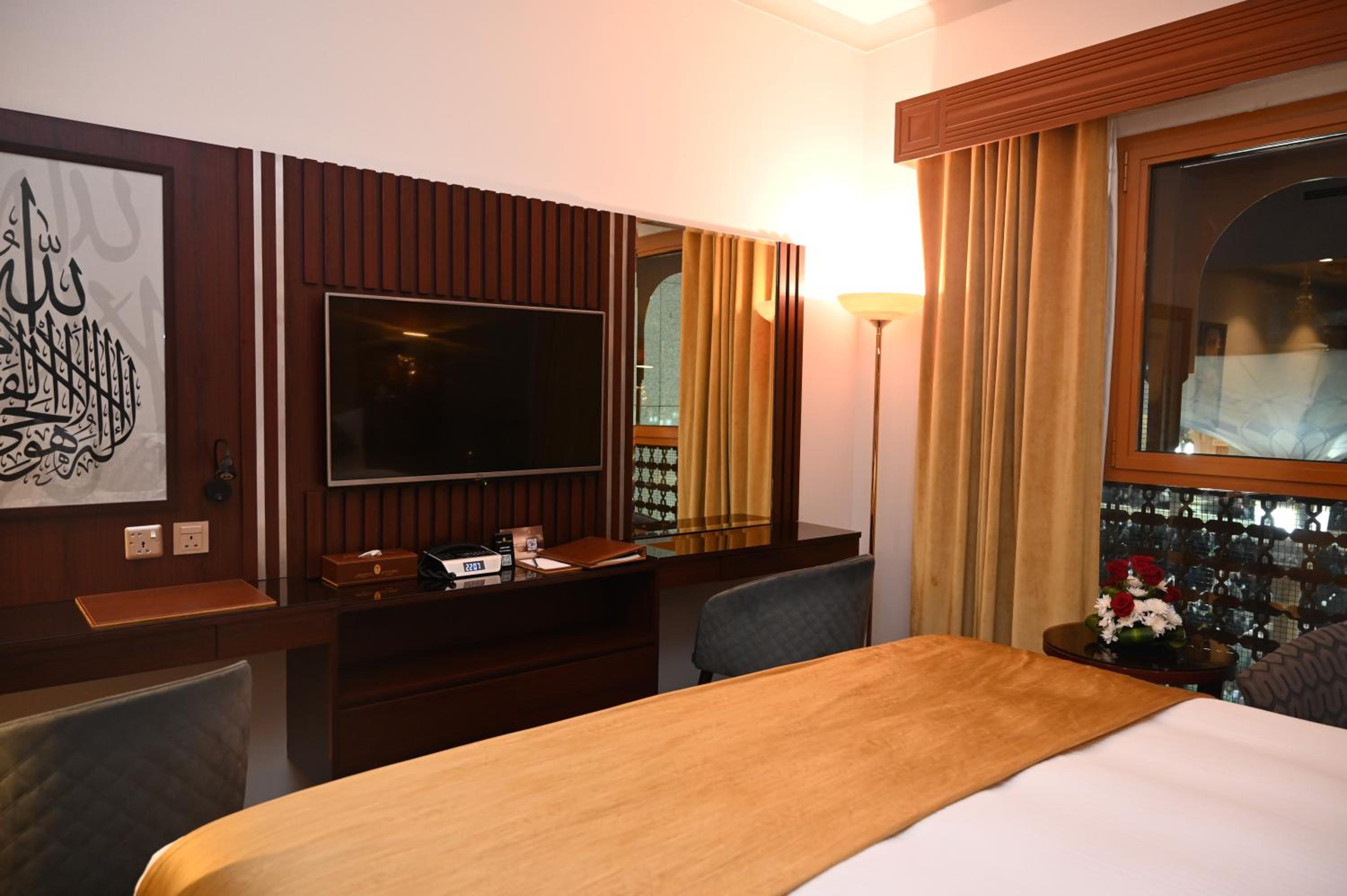 Standard King Bed Room Haram View - Photo 7