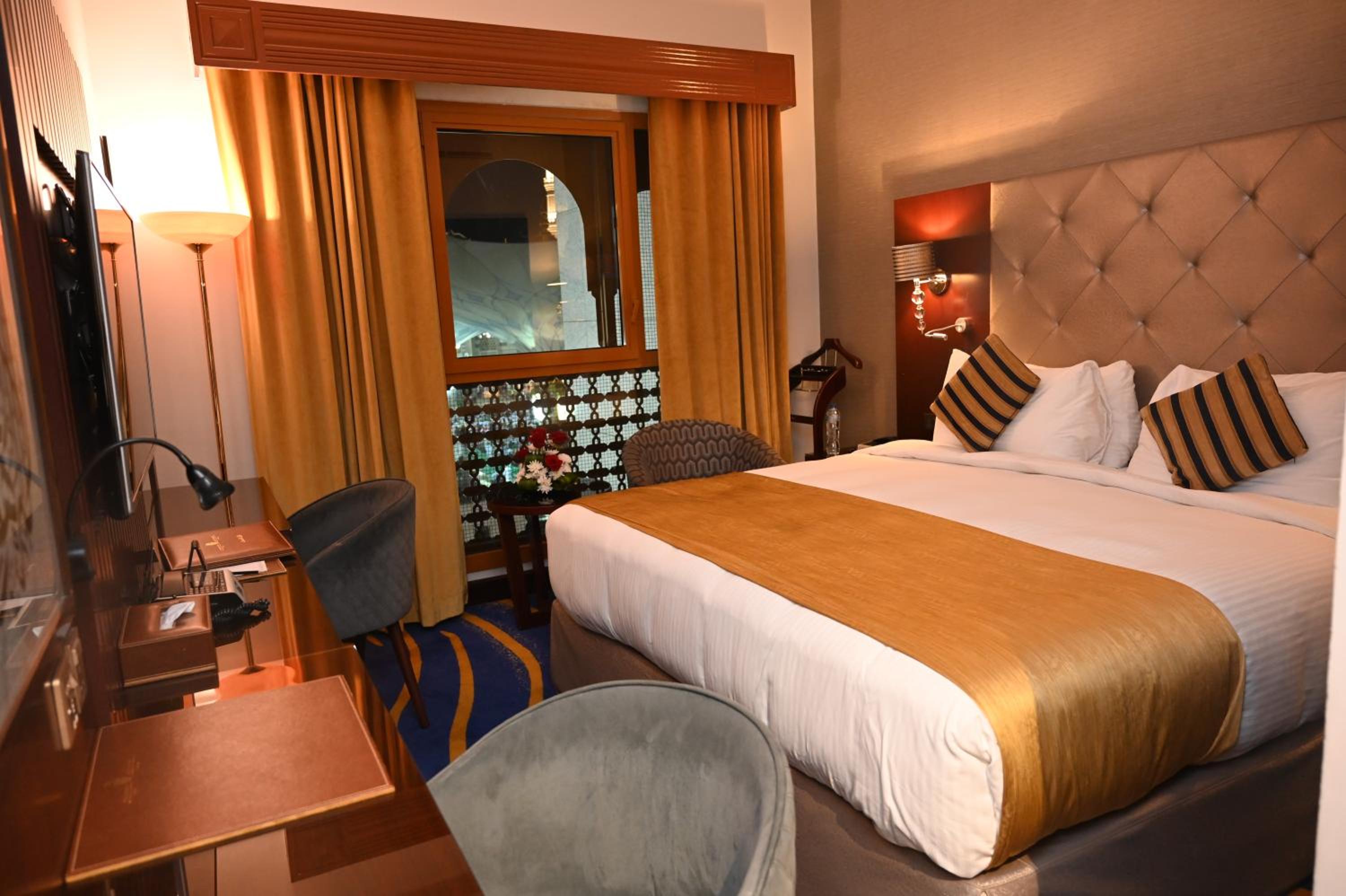 Standard King Bed Room Haram View - Photo 5