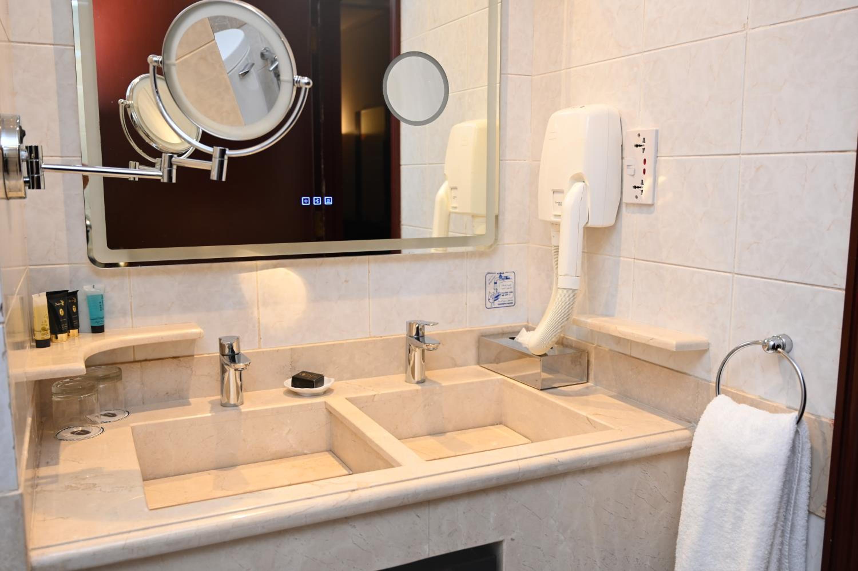 Deluxe 1-Bedroom Suite with Haram View  - Photo 4
